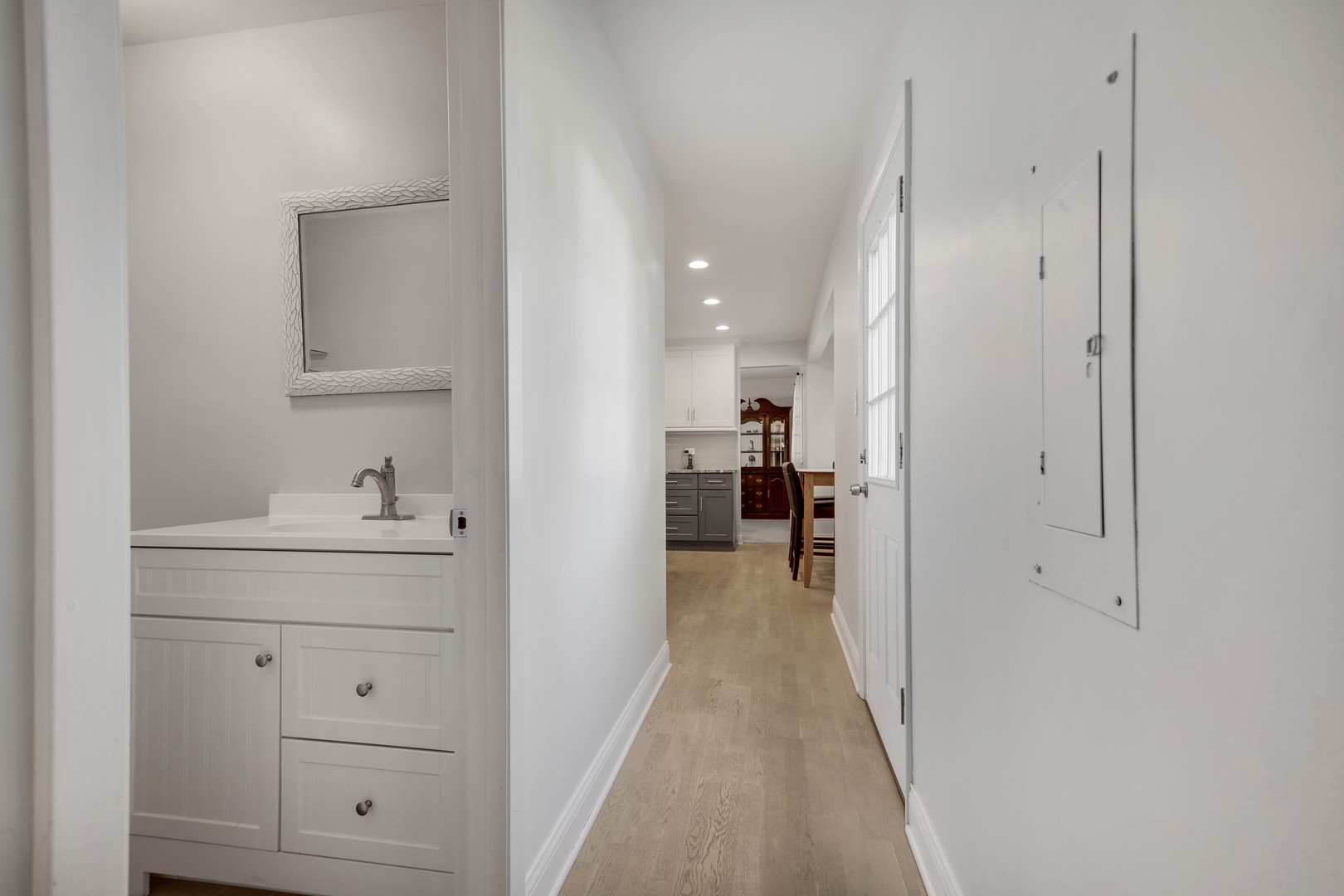 6914 Richmond Avenue, Darien, IL 60561