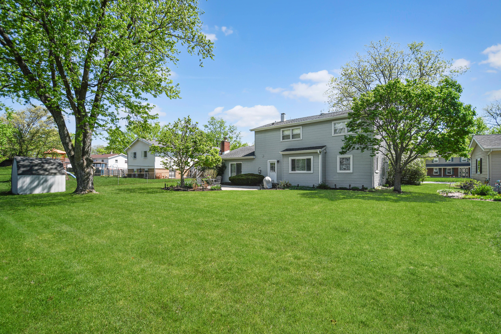 6914 Richmond Avenue, Darien, IL 60561