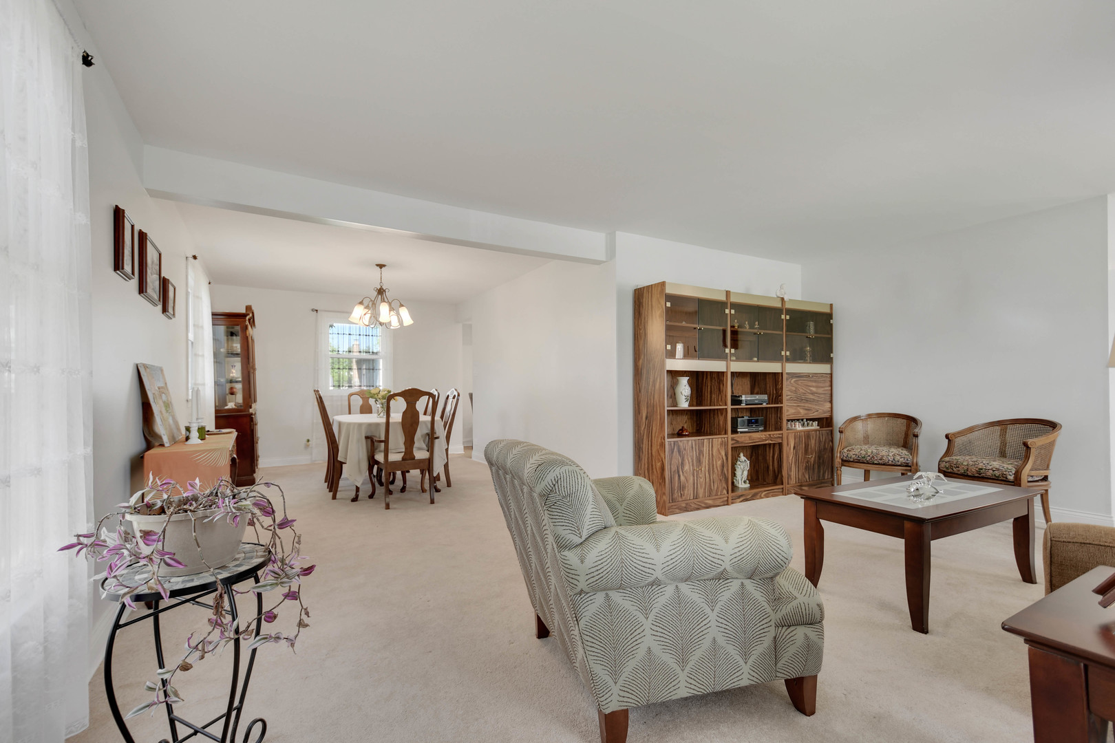 6914 Richmond Avenue, Darien, IL 60561