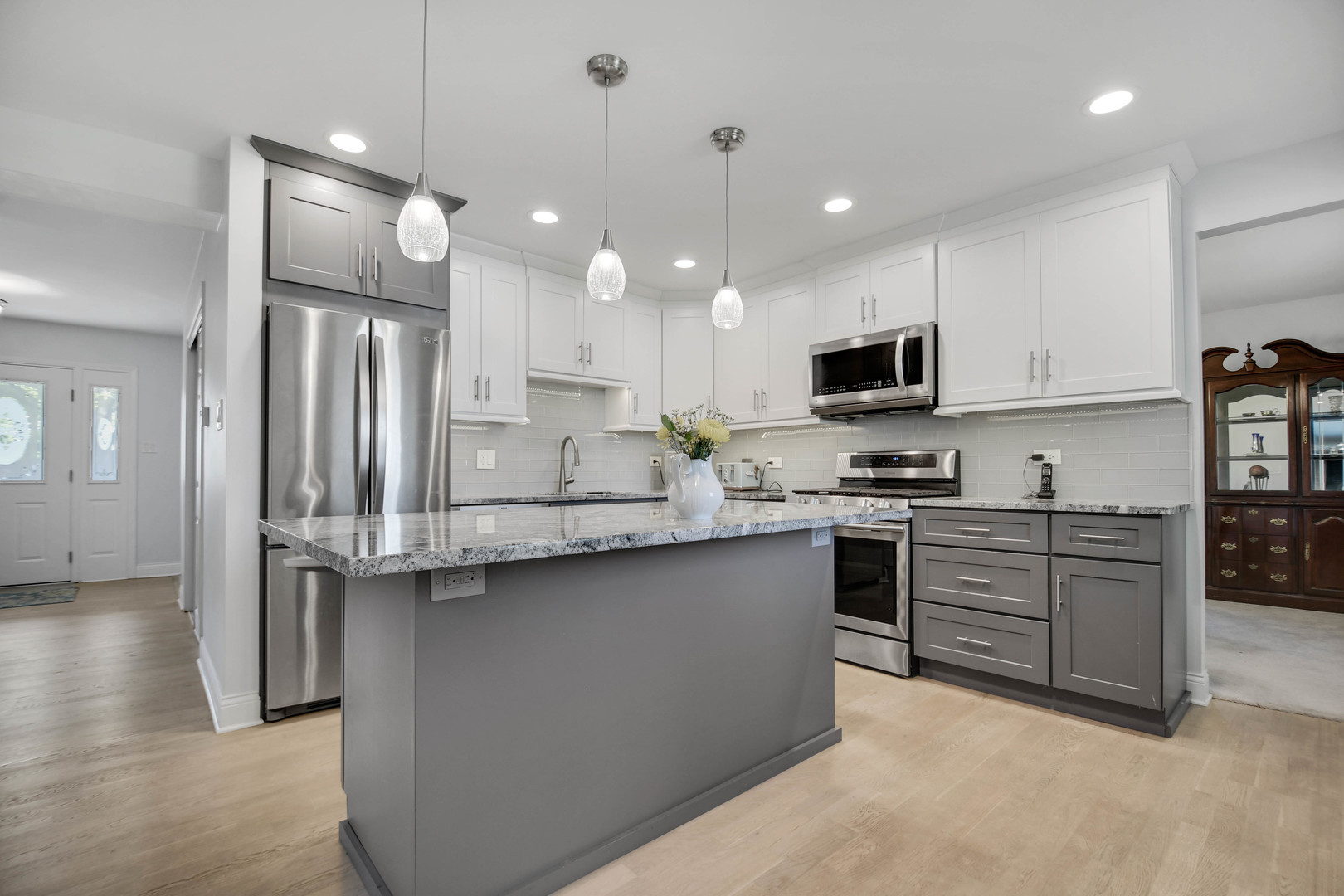 6914 Richmond Avenue, Darien, IL 60561