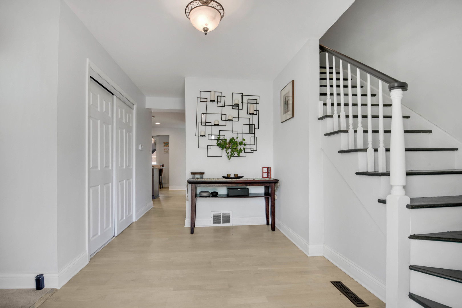 6914 Richmond Avenue, Darien, IL 60561