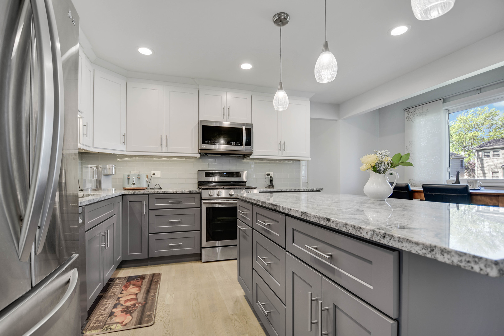 6914 Richmond Avenue, Darien, IL 60561