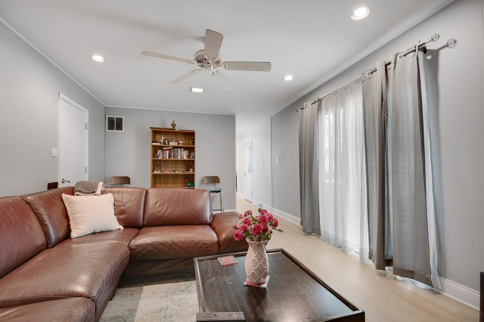 6914 Richmond Avenue, Darien, IL 60561