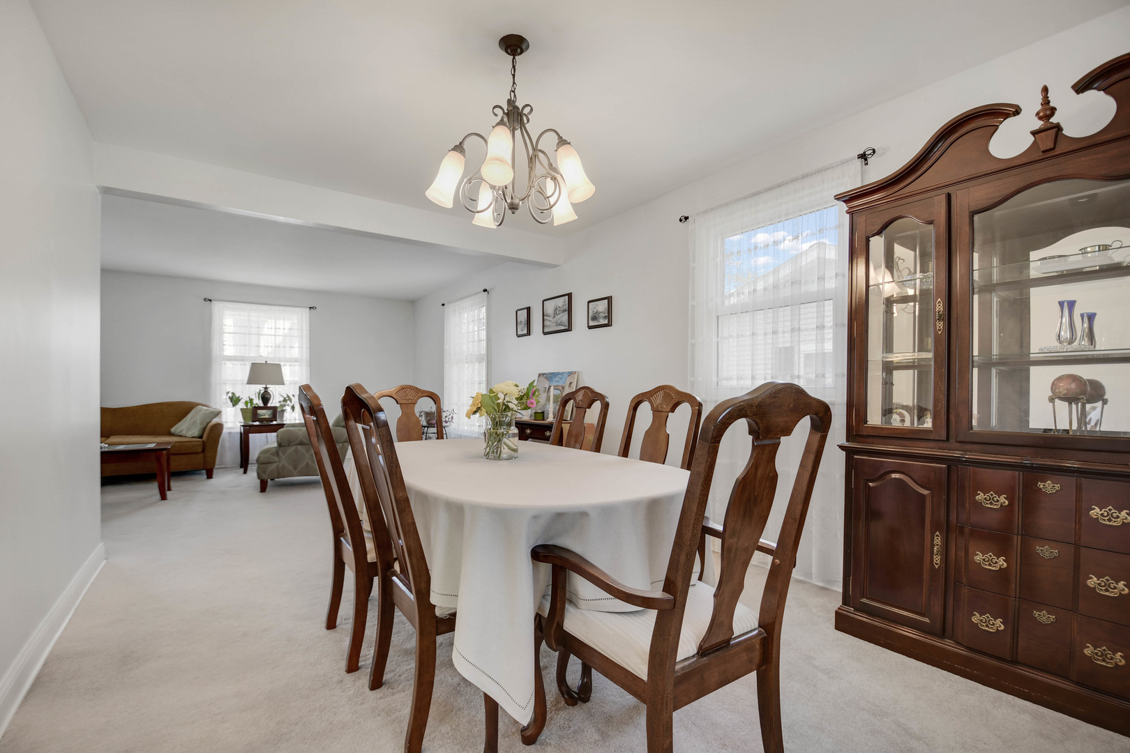 6914 Richmond Avenue, Darien, IL 60561