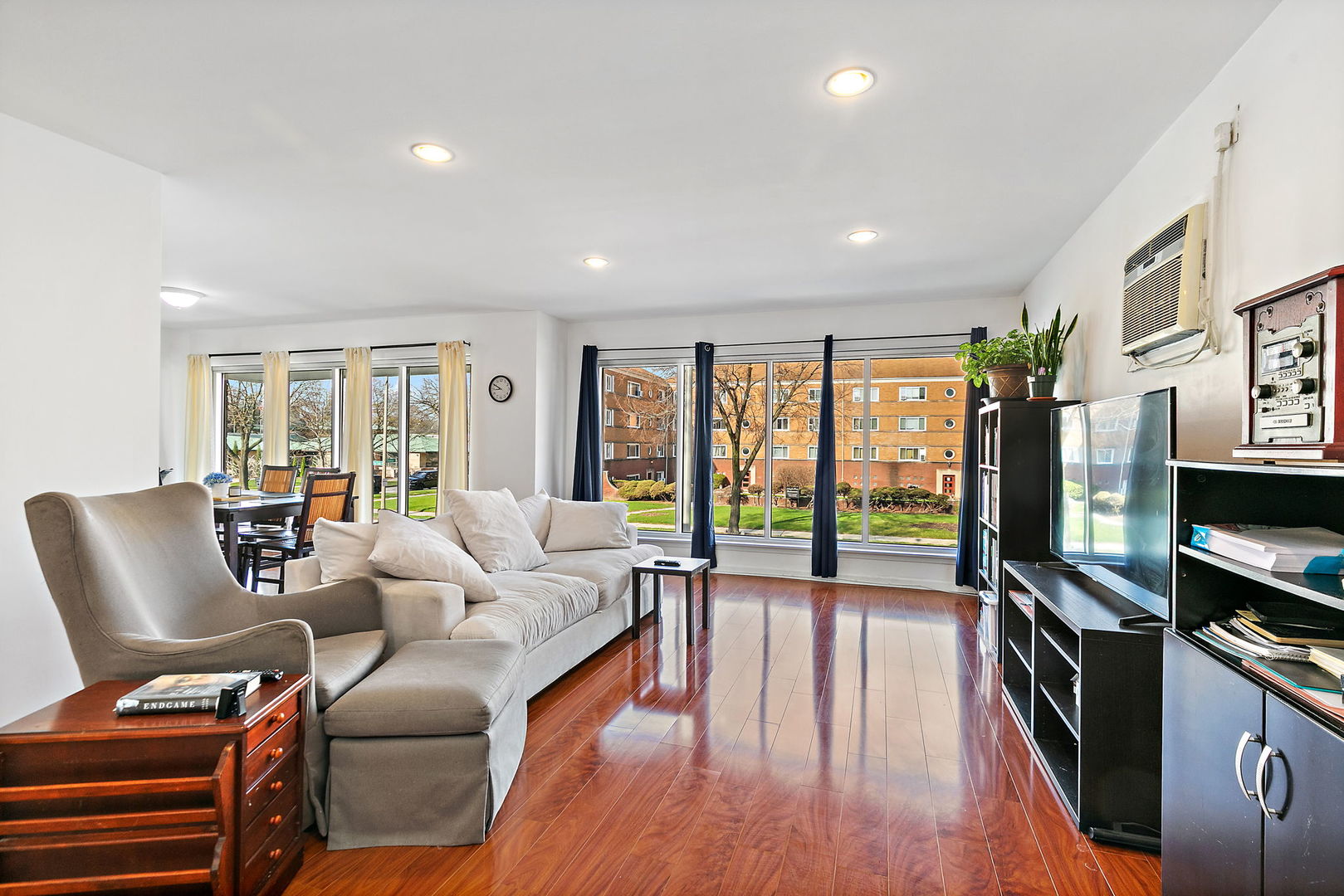 1111 N Harlem Avenue #2A, Oak Park, IL 60302