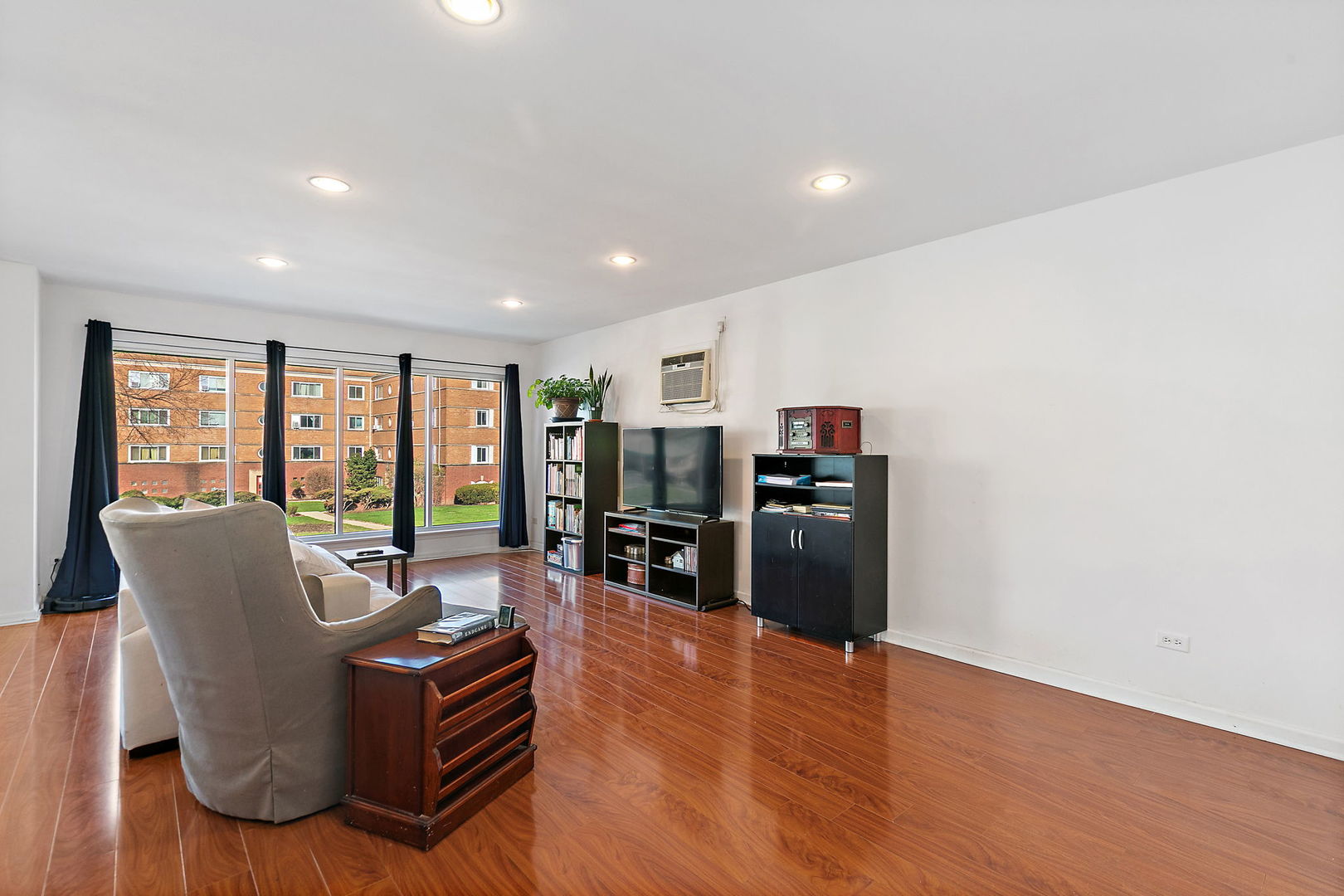 1111 N Harlem Avenue #2A, Oak Park, IL 60302