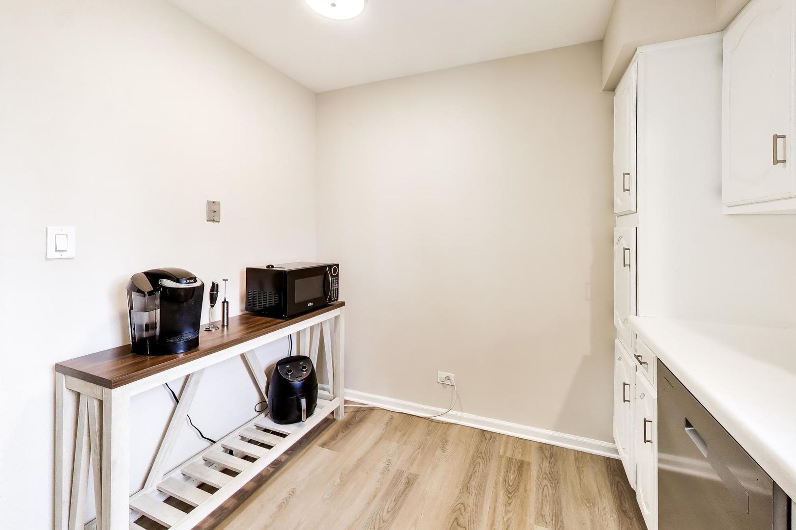 1048 Harbour Court #2B, Wheeling, IL 60090