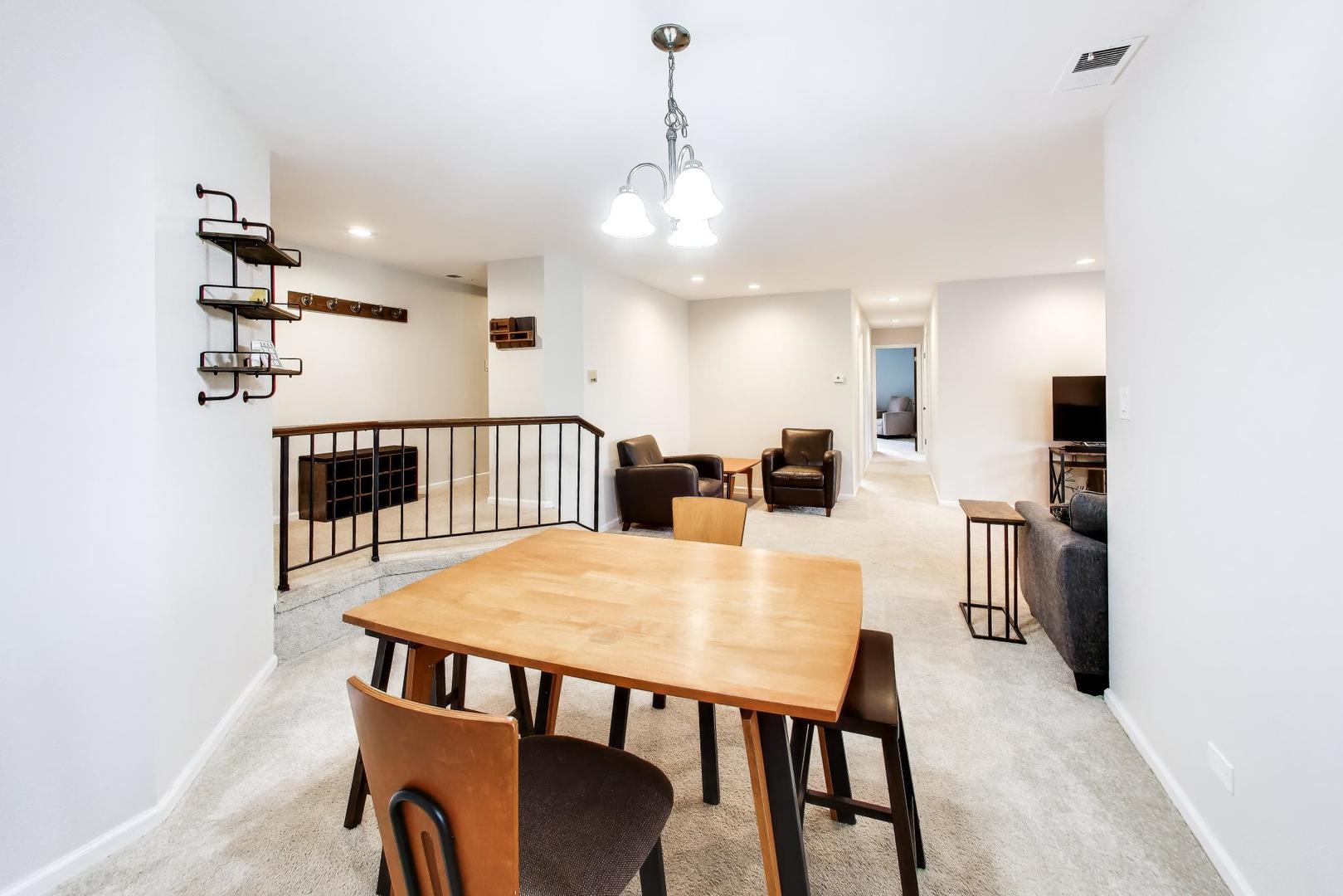 1048 Harbour Court #2B, Wheeling, IL 60090