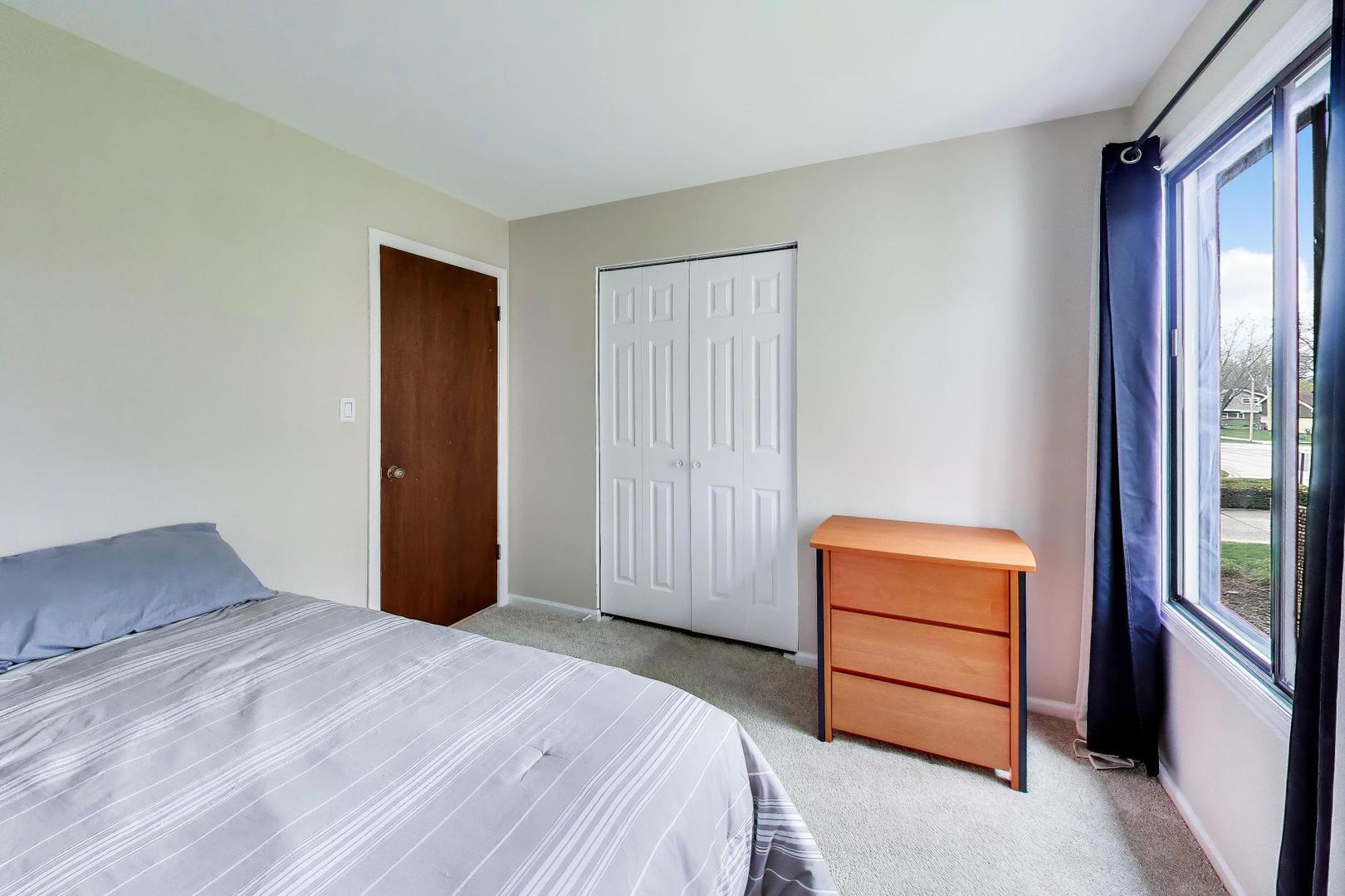 1048 Harbour Court #2B, Wheeling, IL 60090