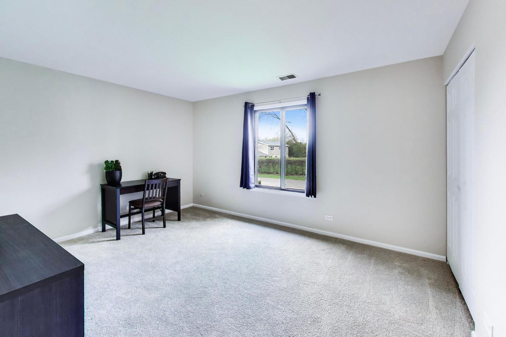 1048 Harbour Court #2B, Wheeling, IL 60090