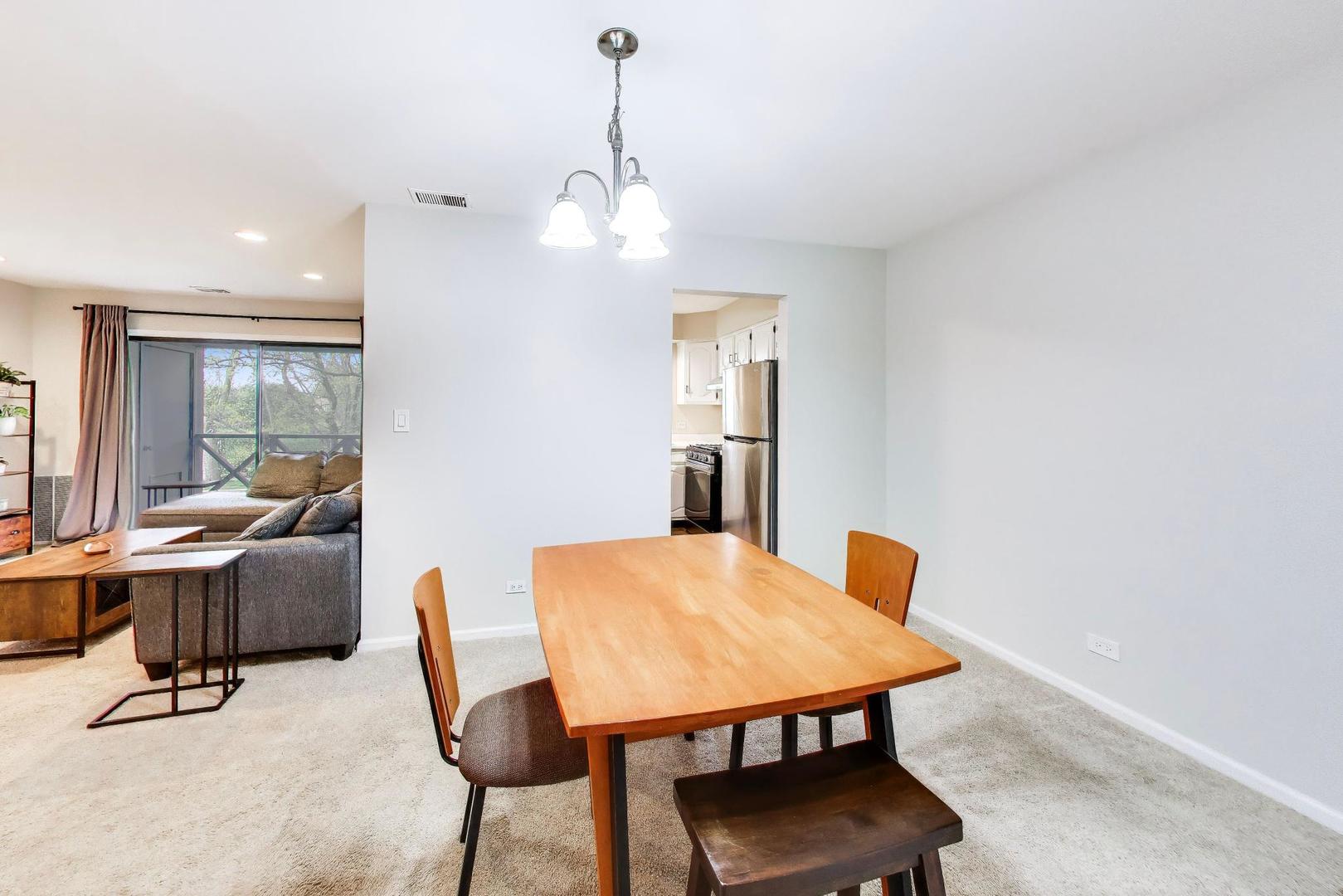 1048 Harbour Court #2B, Wheeling, IL 60090