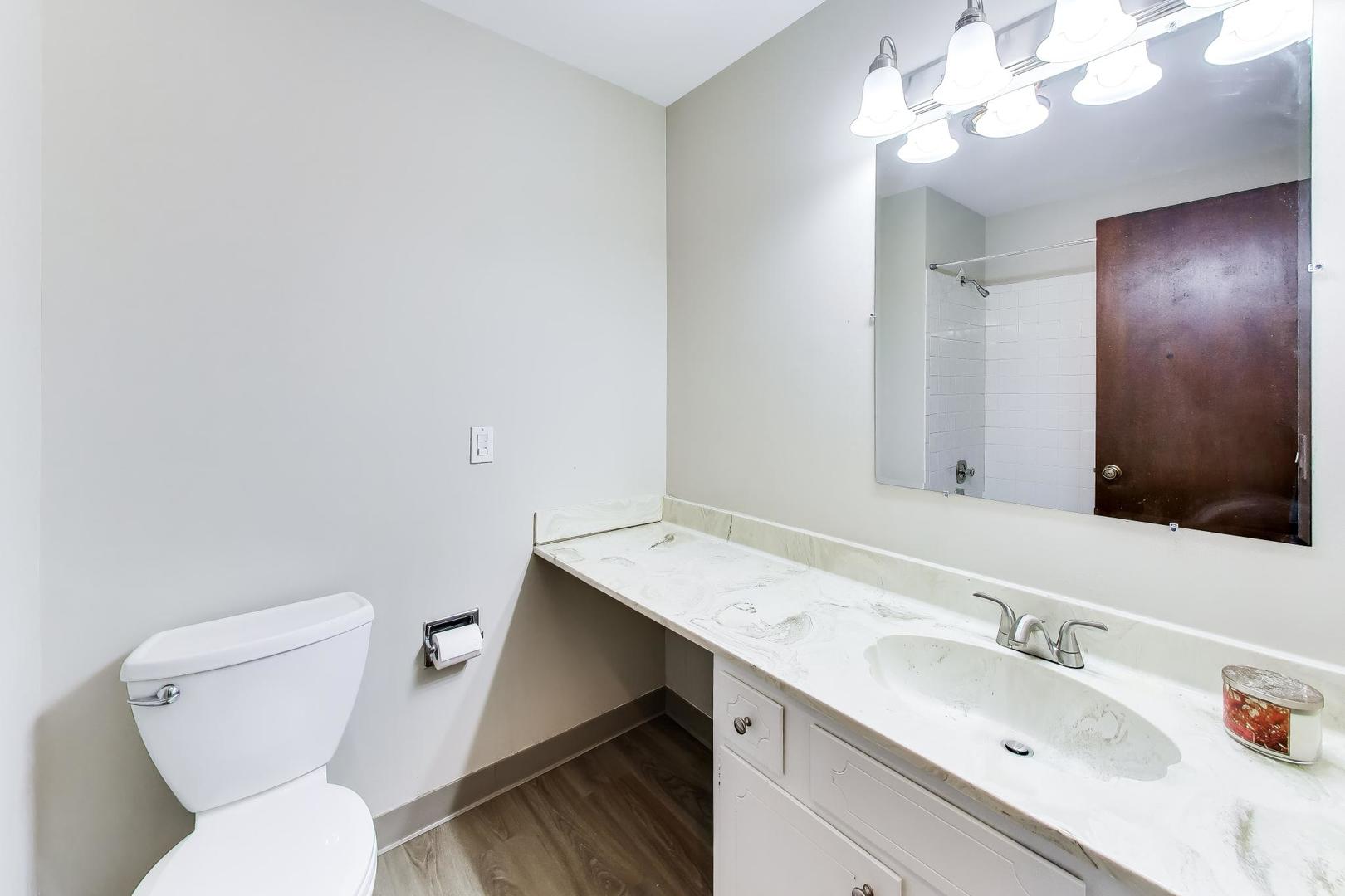 1048 Harbour Court #2B, Wheeling, IL 60090