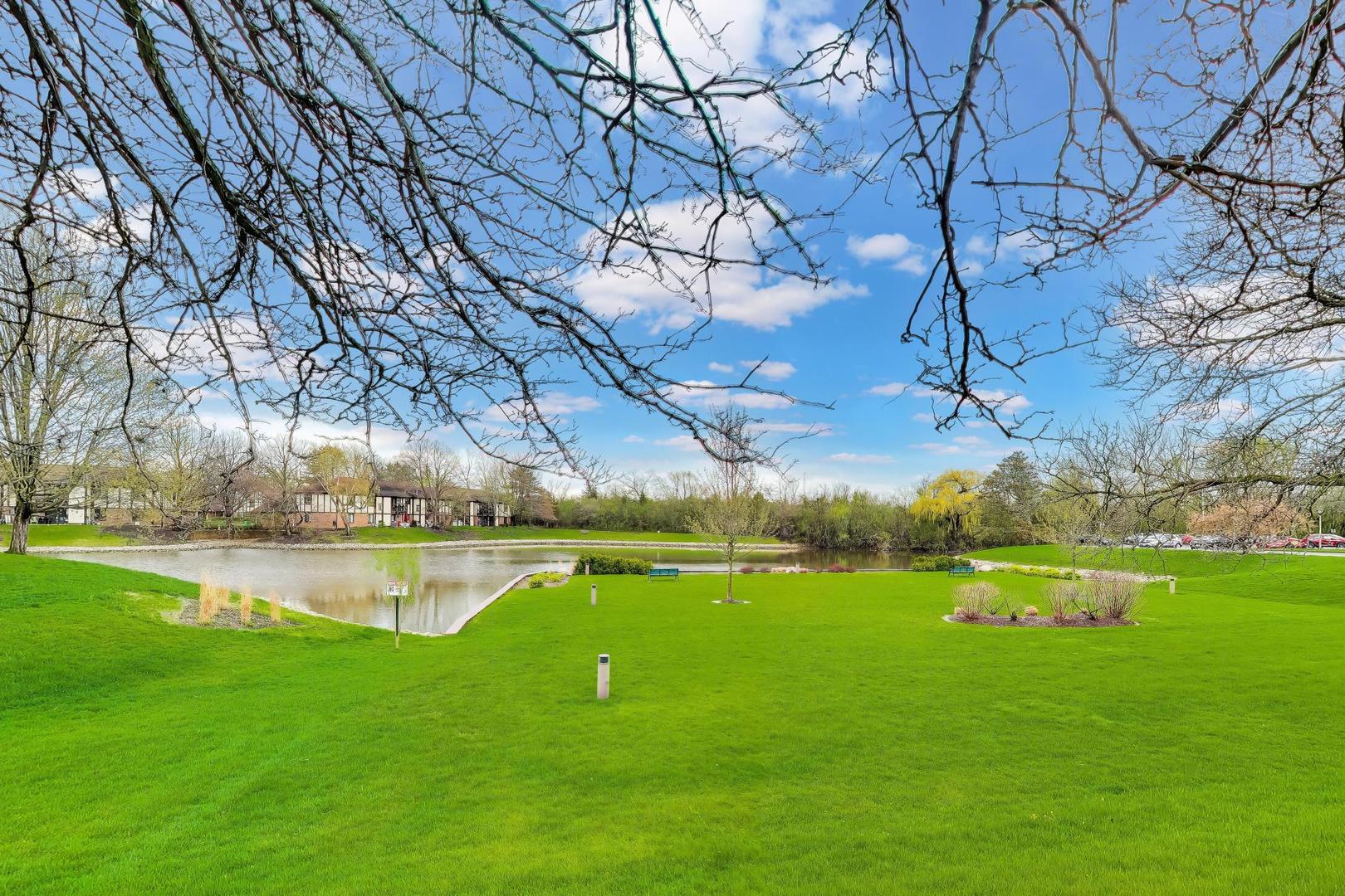 1048 Harbour Court #2B, Wheeling, IL 60090