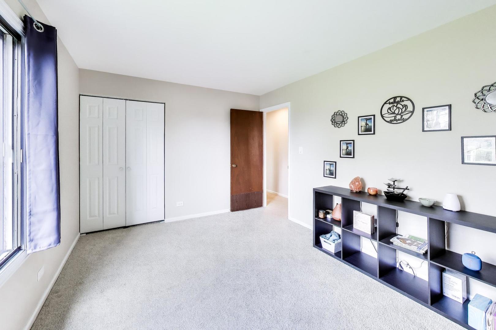 1048 Harbour Court #2B, Wheeling, IL 60090