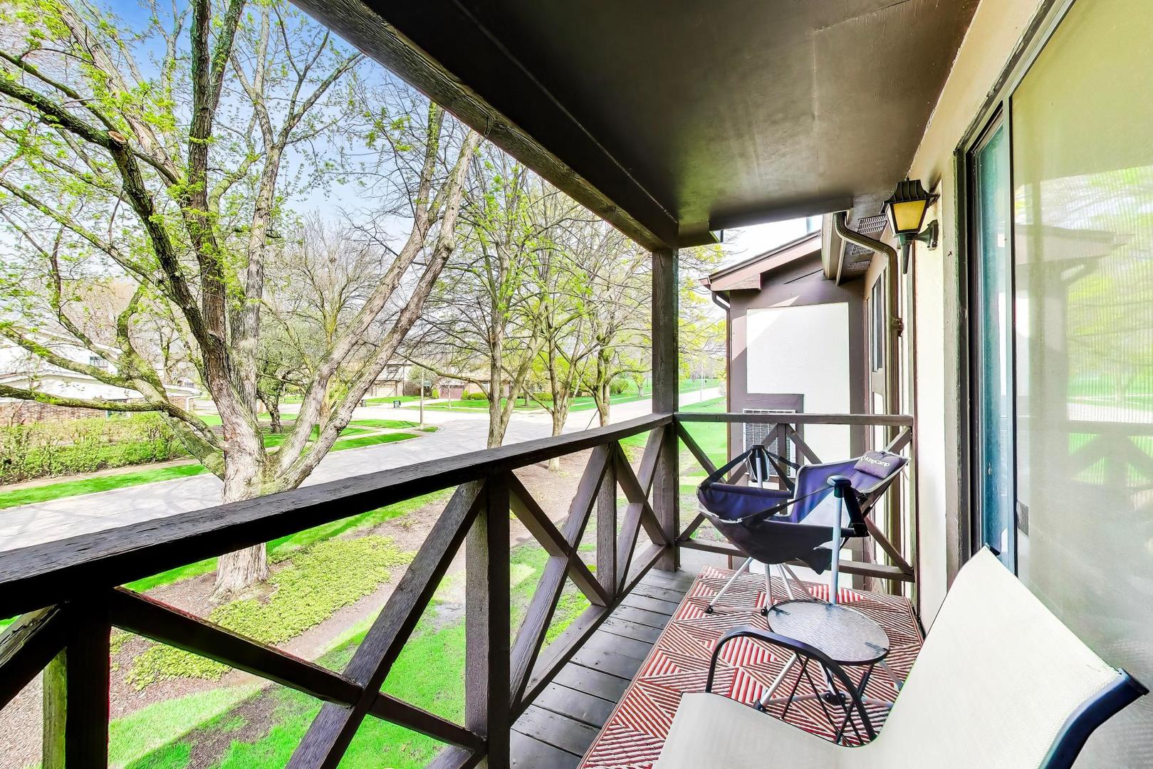 1048 Harbour Court #2B, Wheeling, IL 60090