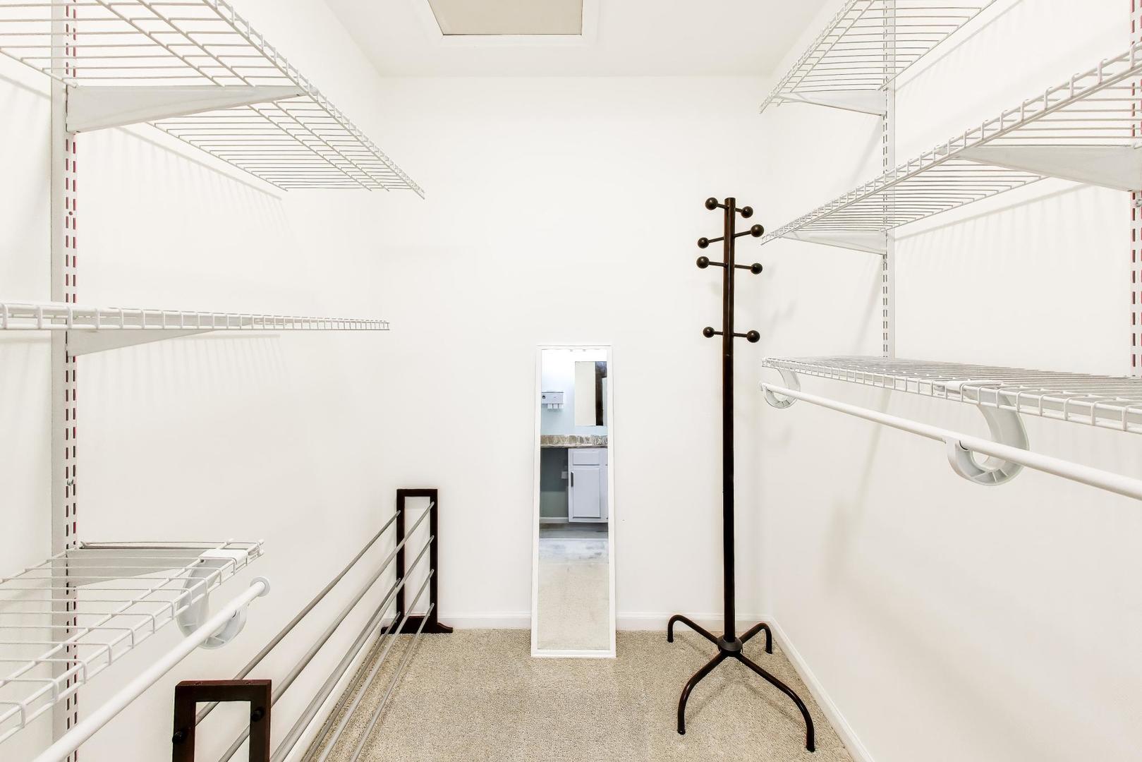 1048 Harbour Court #2B, Wheeling, IL 60090