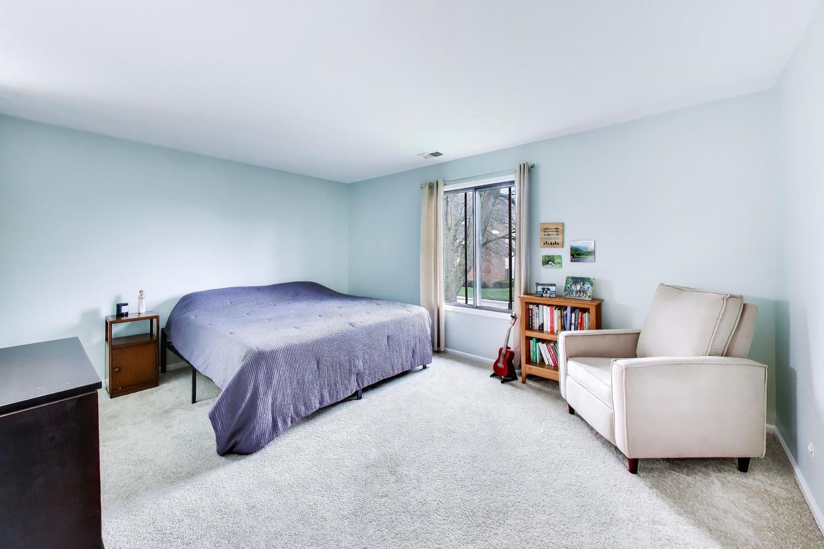 1048 Harbour Court #2B, Wheeling, IL 60090