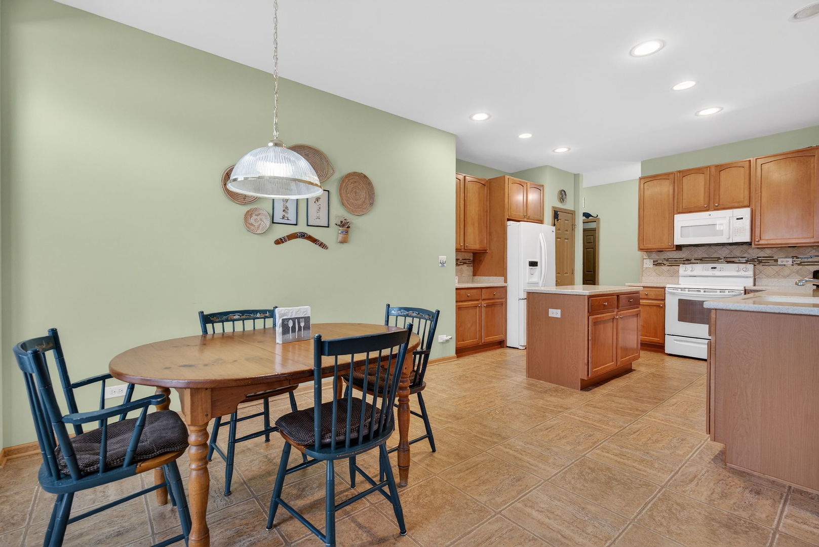 507 Homeview Drive, Oswego, IL 60543