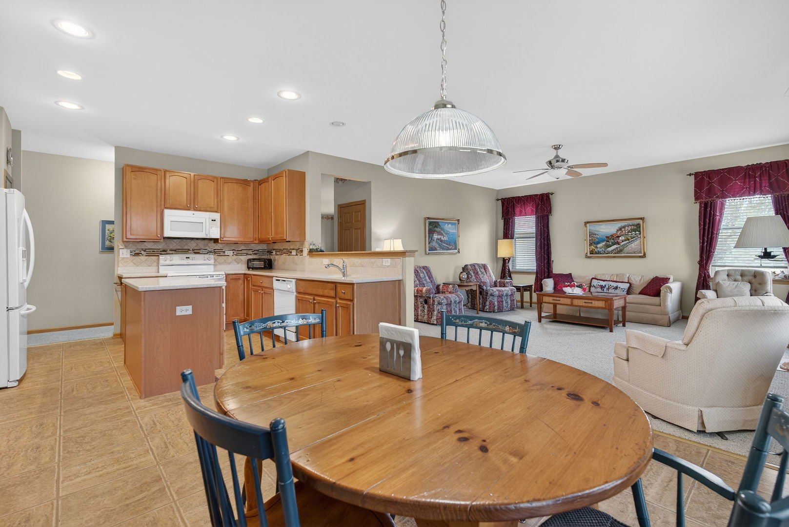 507 Homeview Drive, Oswego, IL 60543