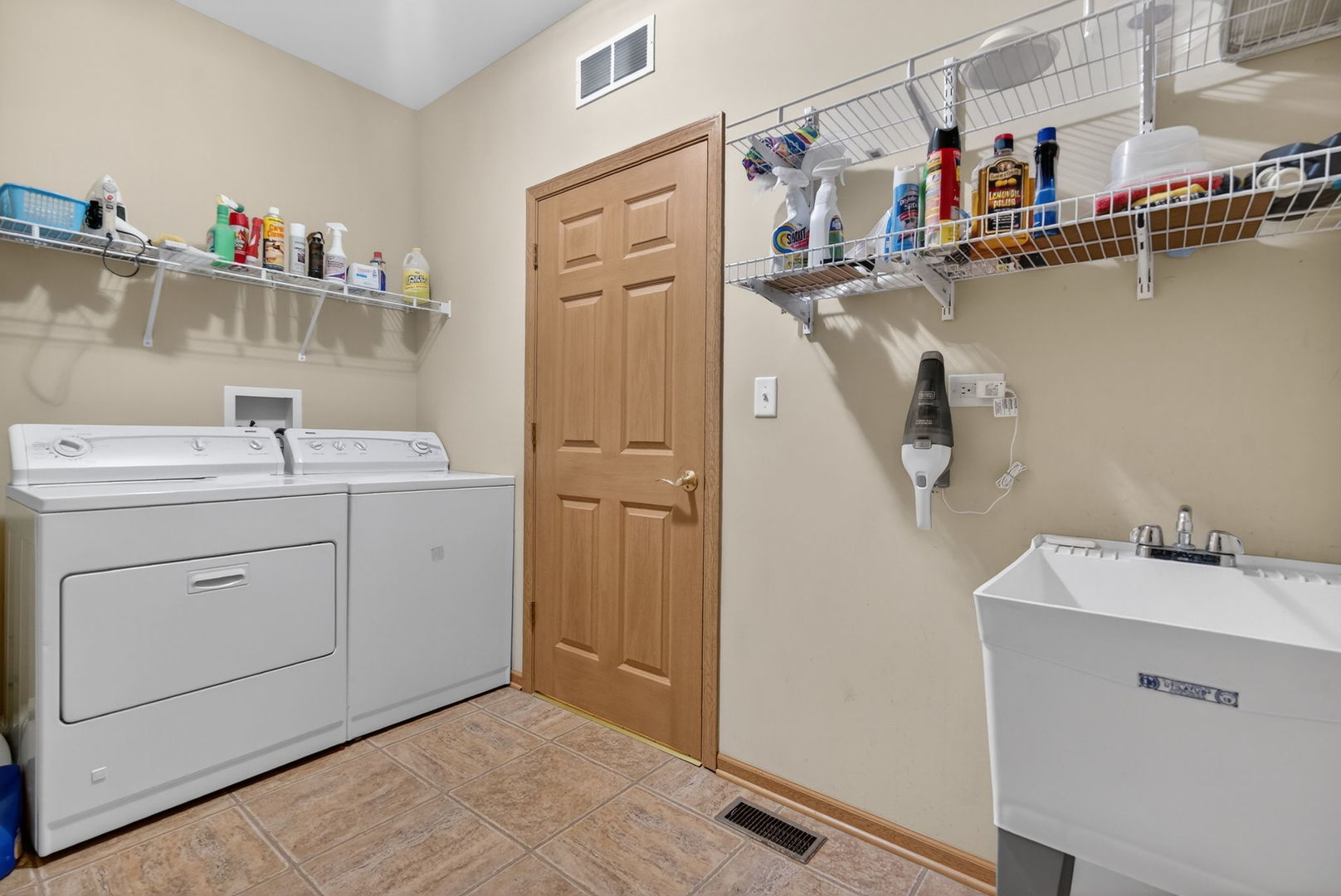 507 Homeview Drive, Oswego, IL 60543