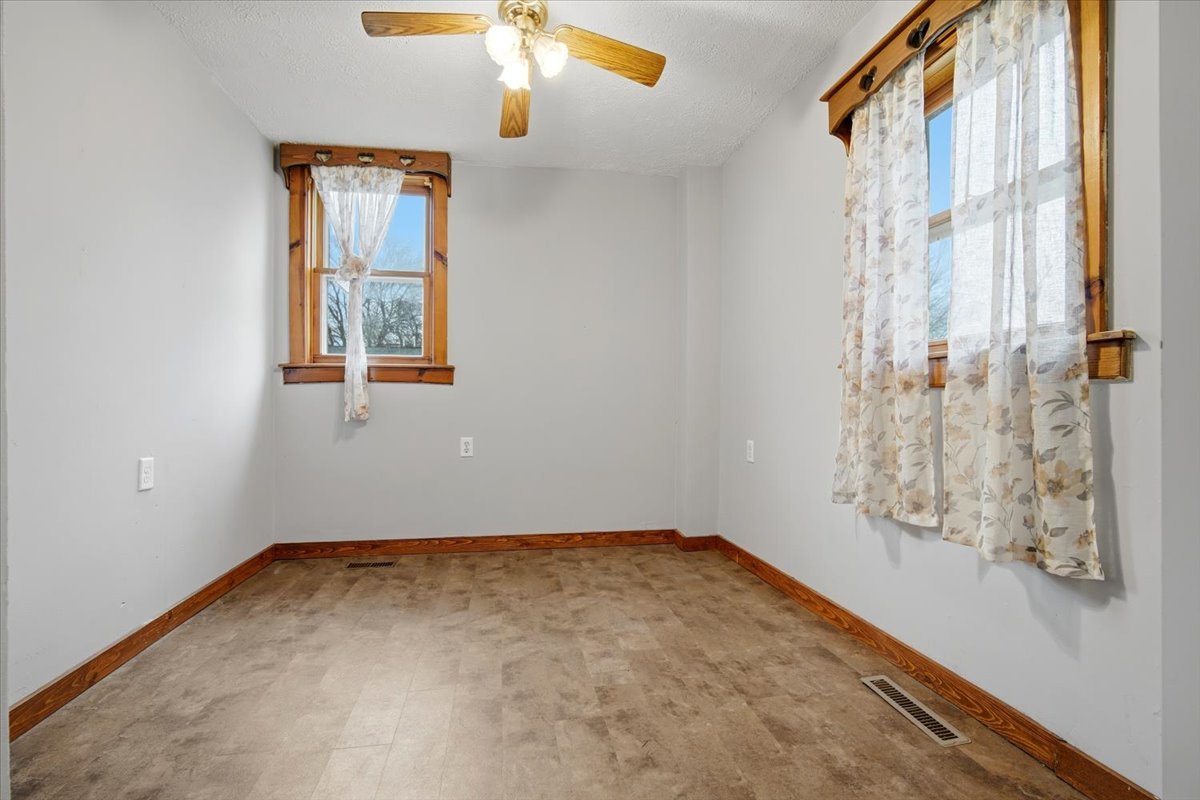 412 N Wood Street, Maroa, IL 61756