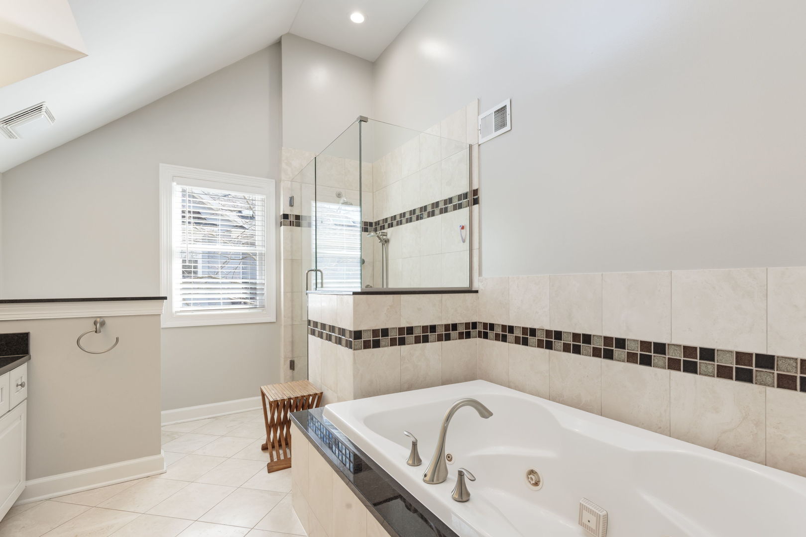 148 Jane Court, Clarendon Hills, IL 60514