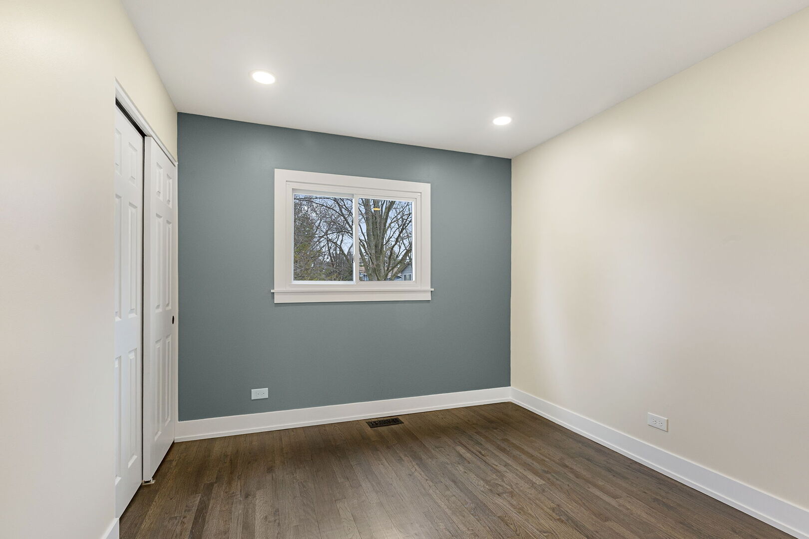 1910 Ashley Road, Hoffman Estates, IL 60169