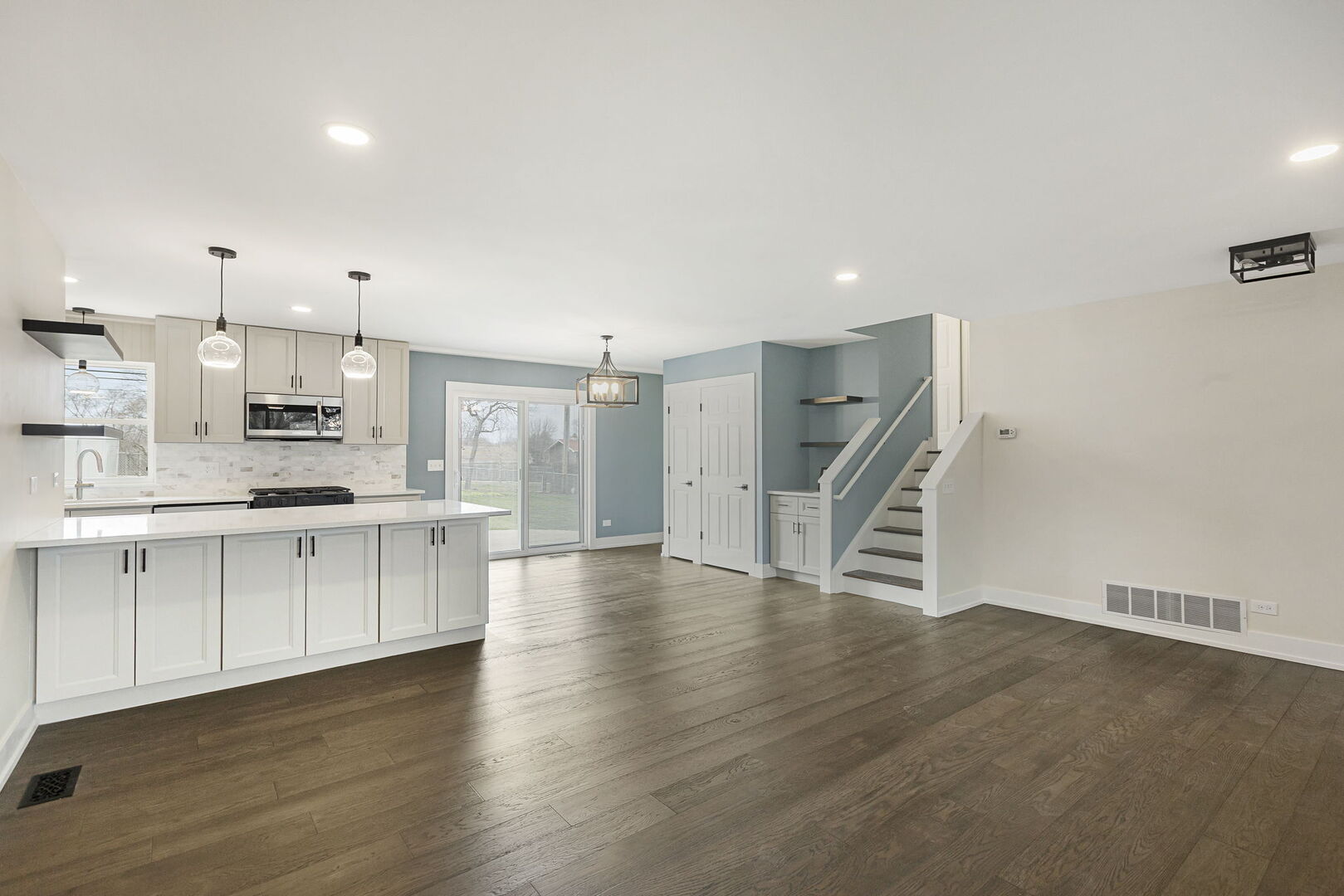 1910 Ashley Road, Hoffman Estates, IL 60169