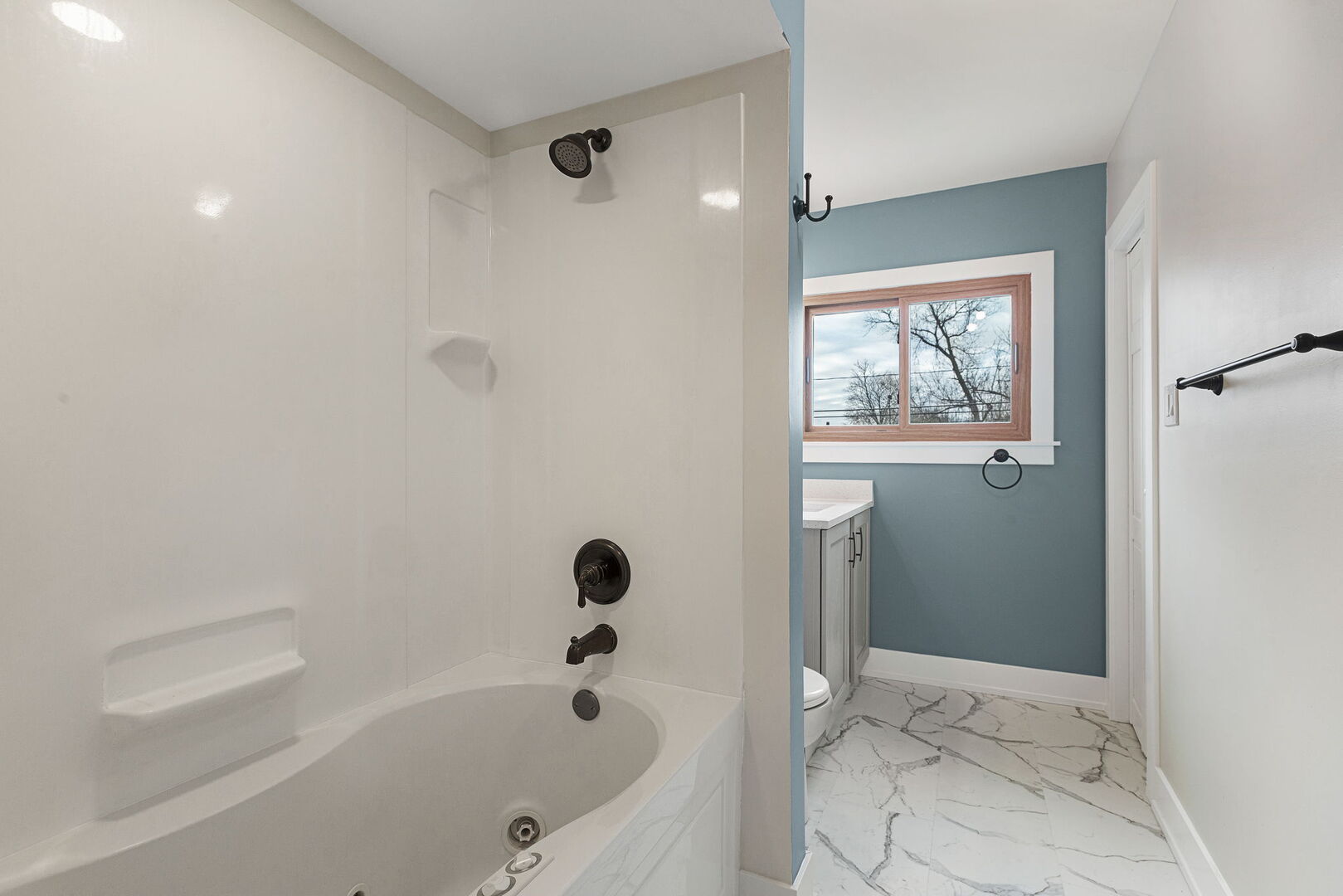 1910 Ashley Road, Hoffman Estates, IL 60169