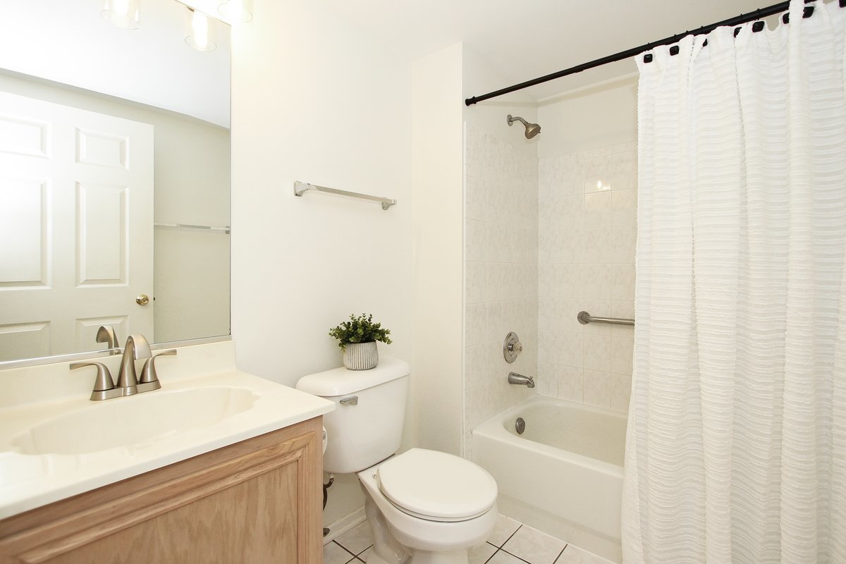 1652 Cayman Court #1, Bartlett, IL 60103