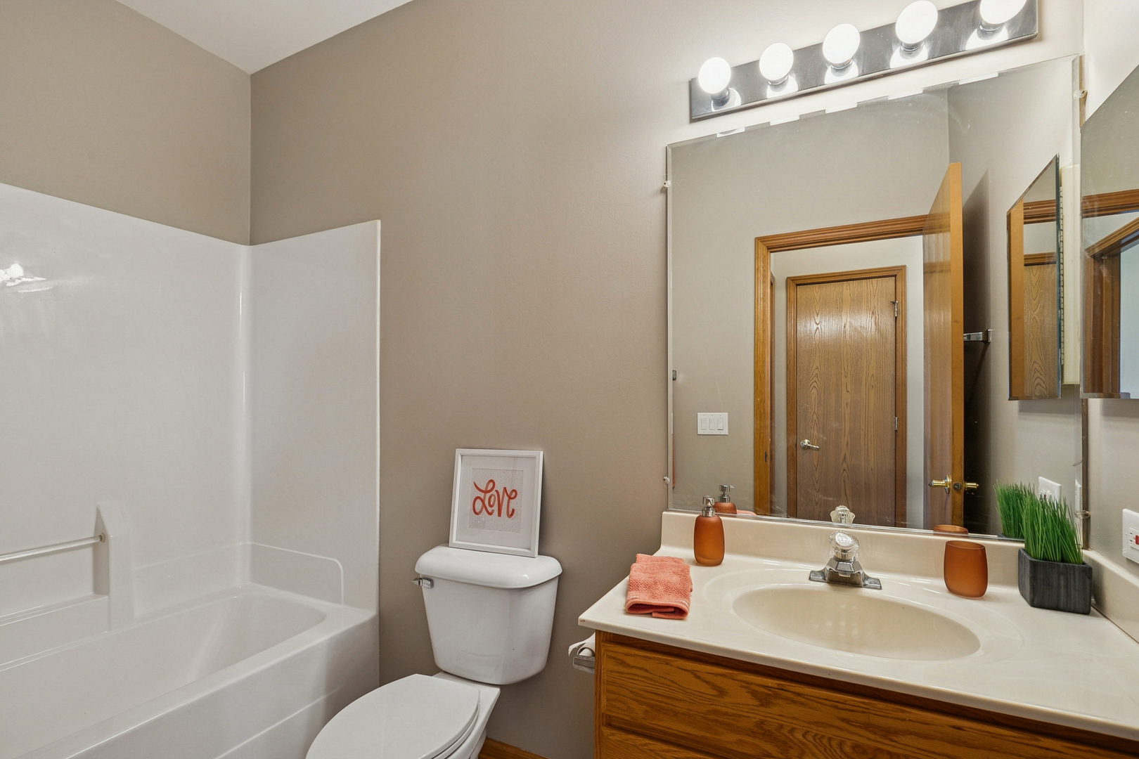 3840 Fox Hunt Way, Grayslake, IL 60030