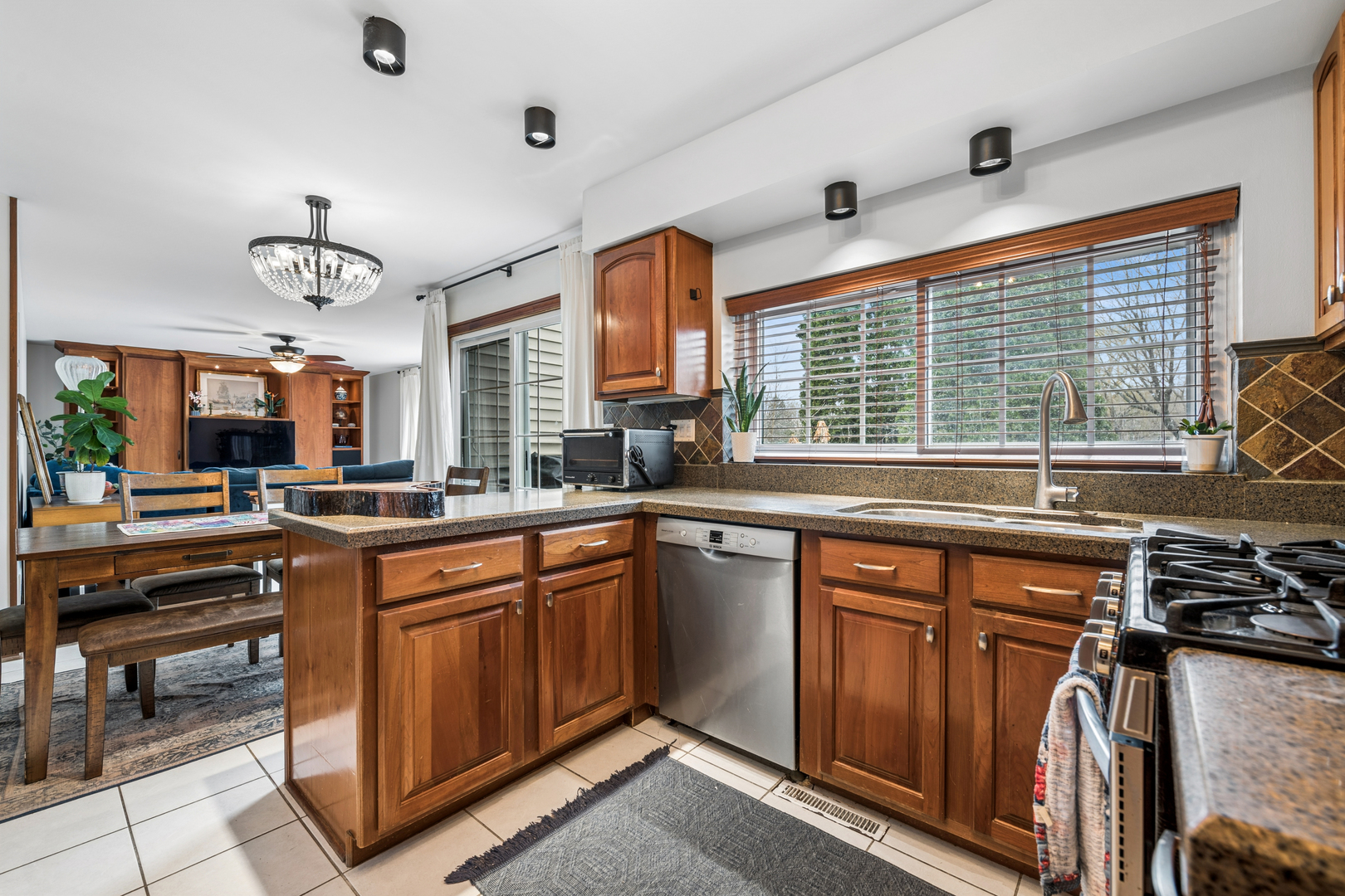 1112 WOODLAKE Drive, Carol Stream, IL 60188