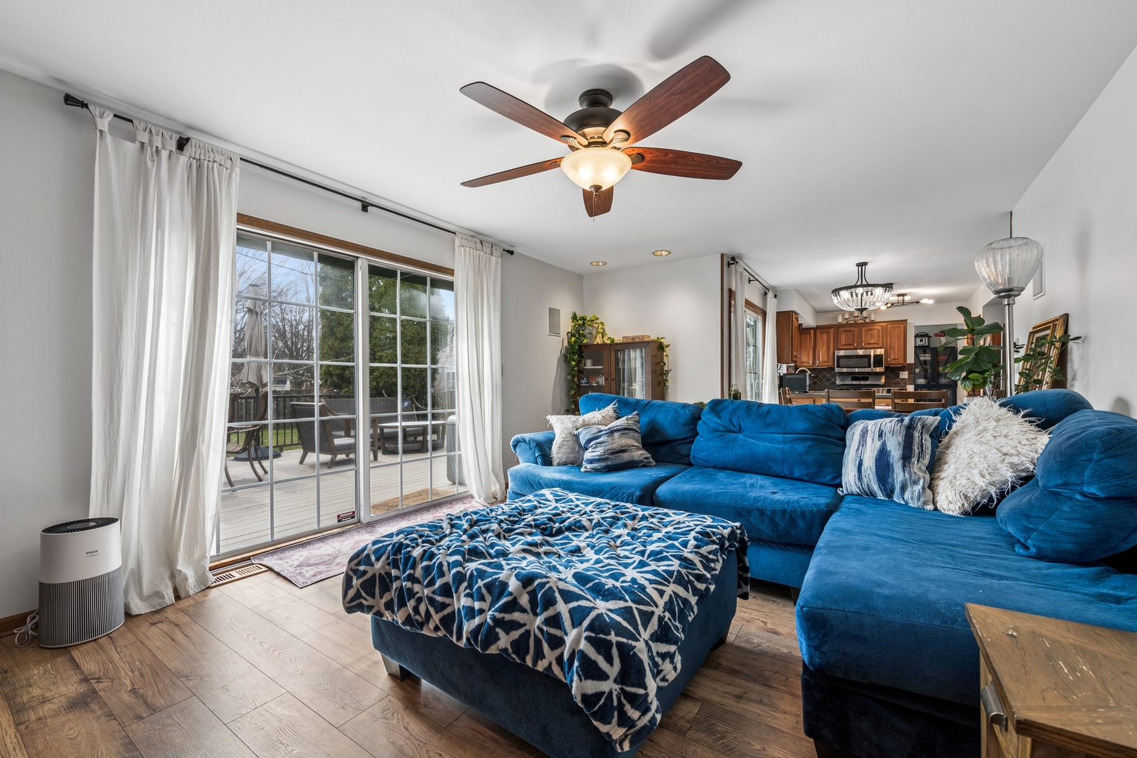 1112 WOODLAKE Drive, Carol Stream, IL 60188