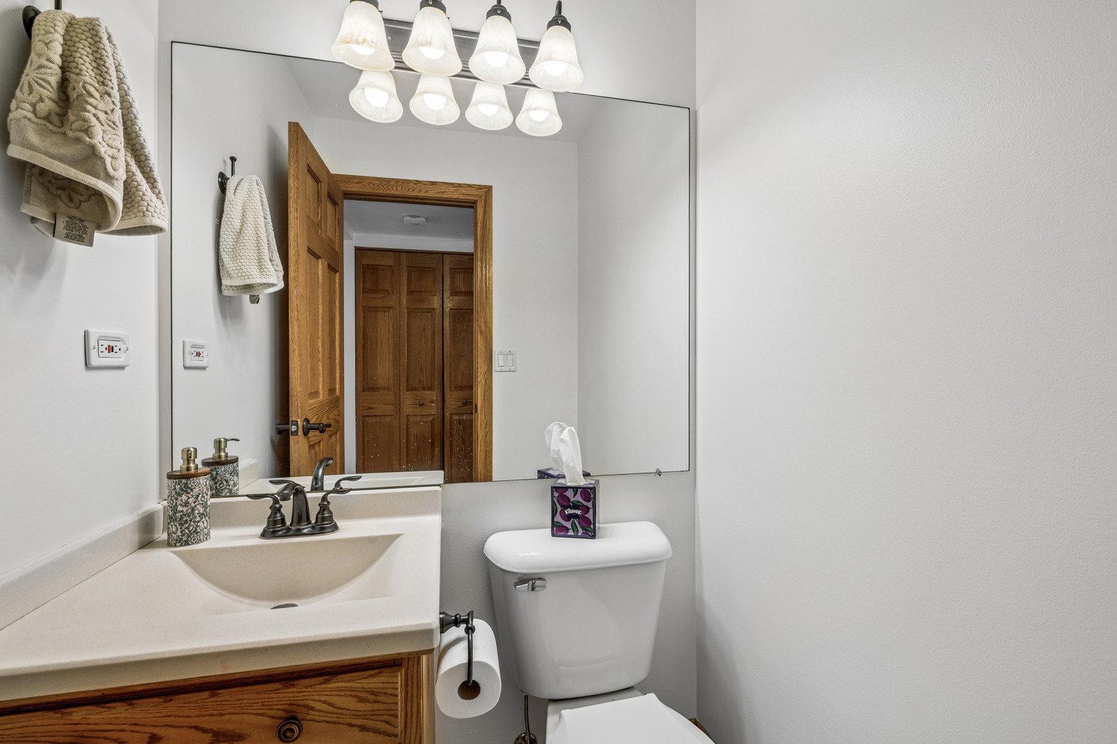 1112 WOODLAKE Drive, Carol Stream, IL 60188