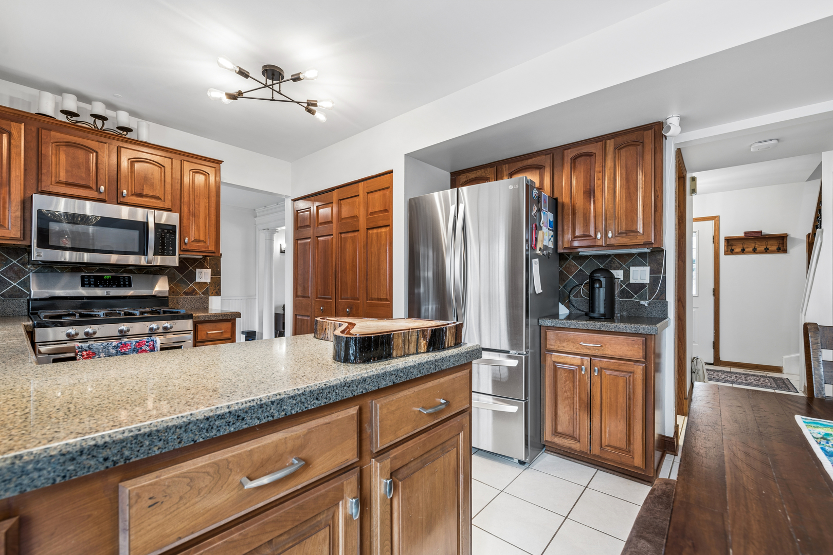 1112 WOODLAKE Drive, Carol Stream, IL 60188