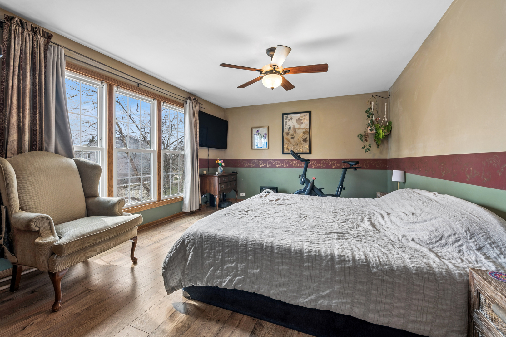 1112 WOODLAKE Drive, Carol Stream, IL 60188