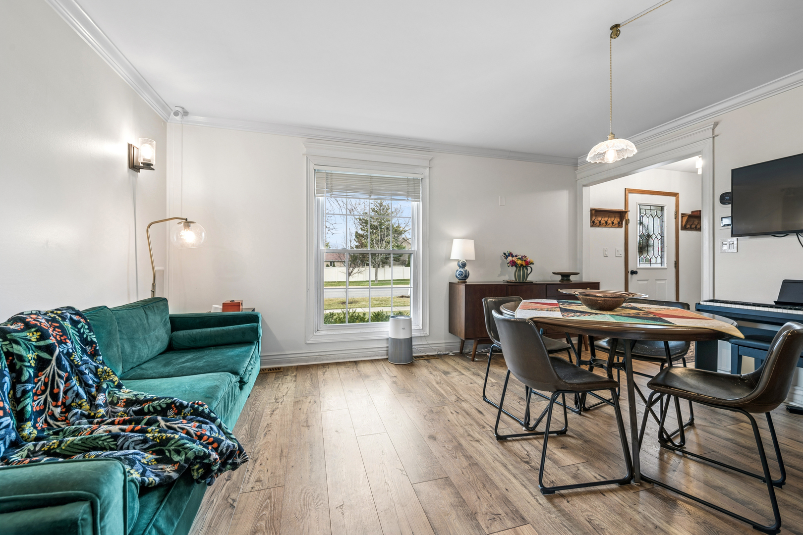 1112 WOODLAKE Drive, Carol Stream, IL 60188