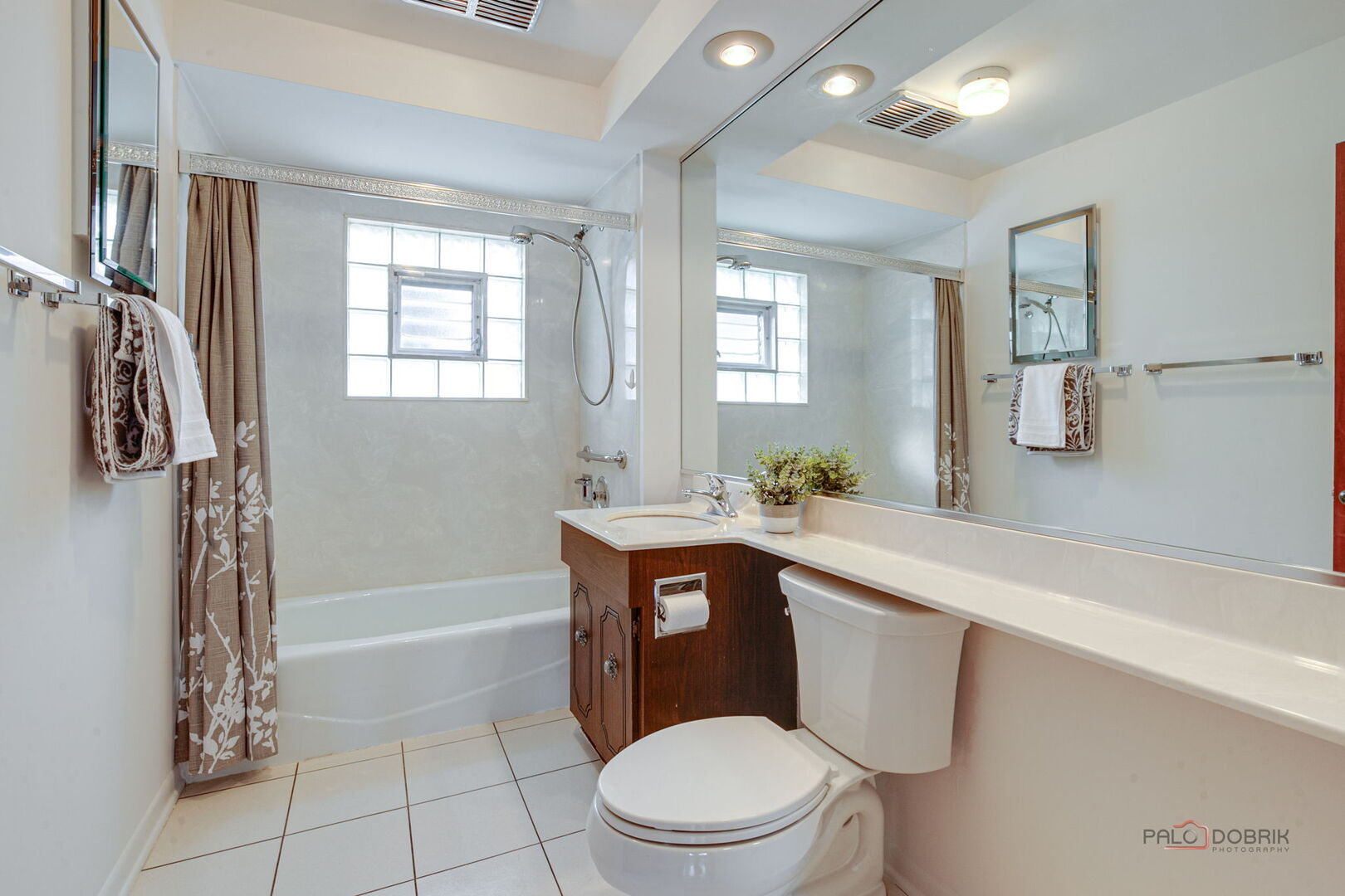 555 Longfellow Avenue, Deerfield, IL 60015