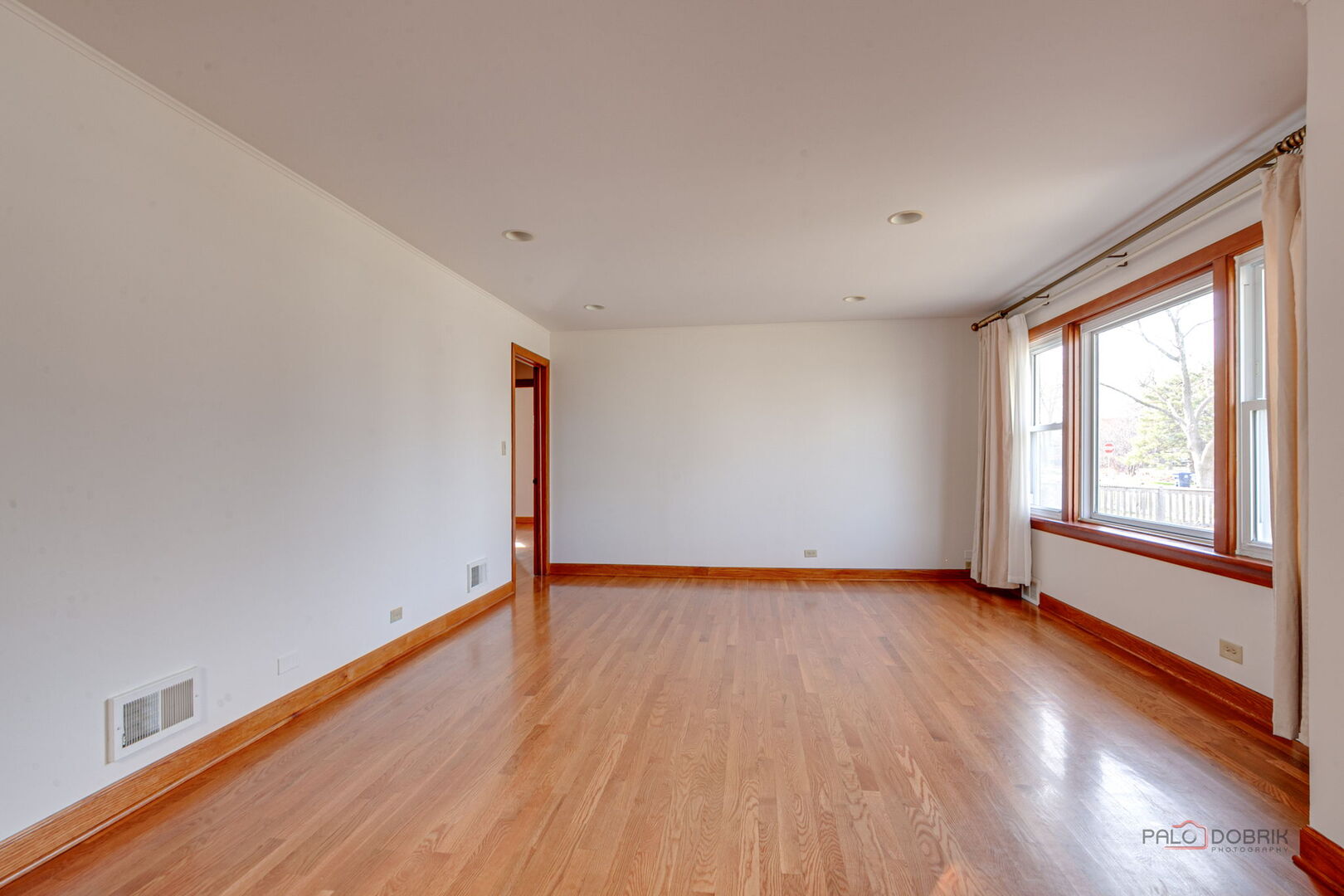 555 Longfellow Avenue, Deerfield, IL 60015