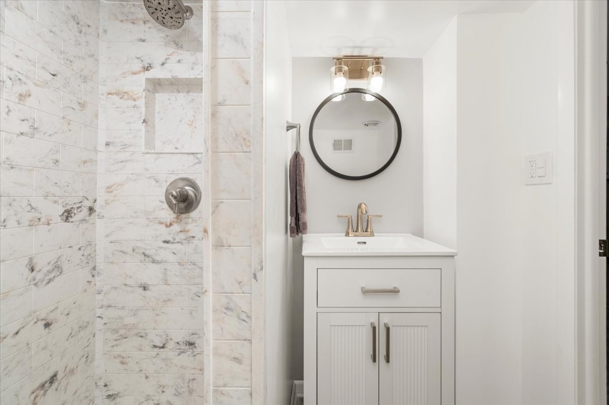 5152 S Lawler Street, Chicago, IL 60638