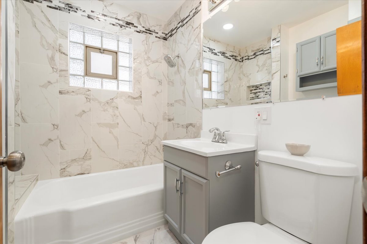 5152 S Lawler Street, Chicago, IL 60638