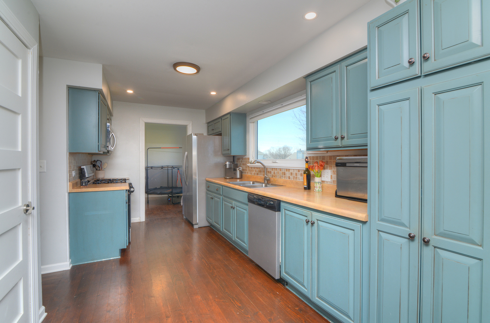 460 Danbury Drive, Carol Stream, IL 60188