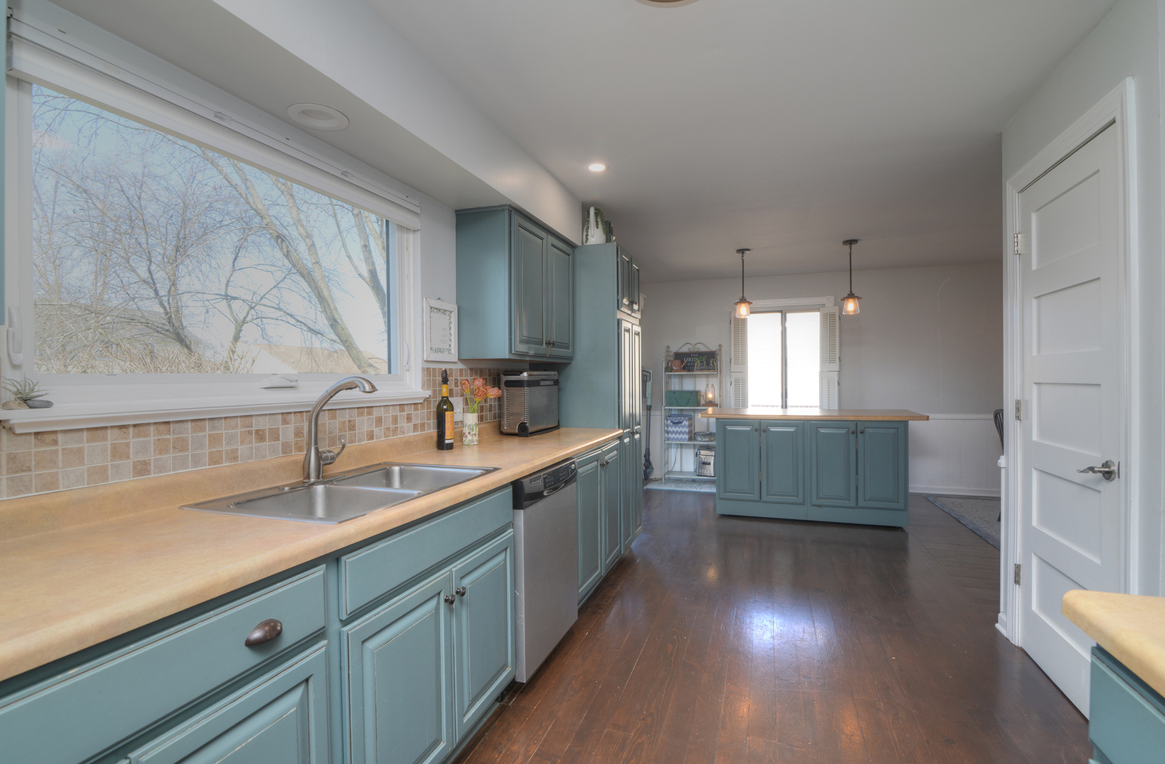 460 Danbury Drive, Carol Stream, IL 60188