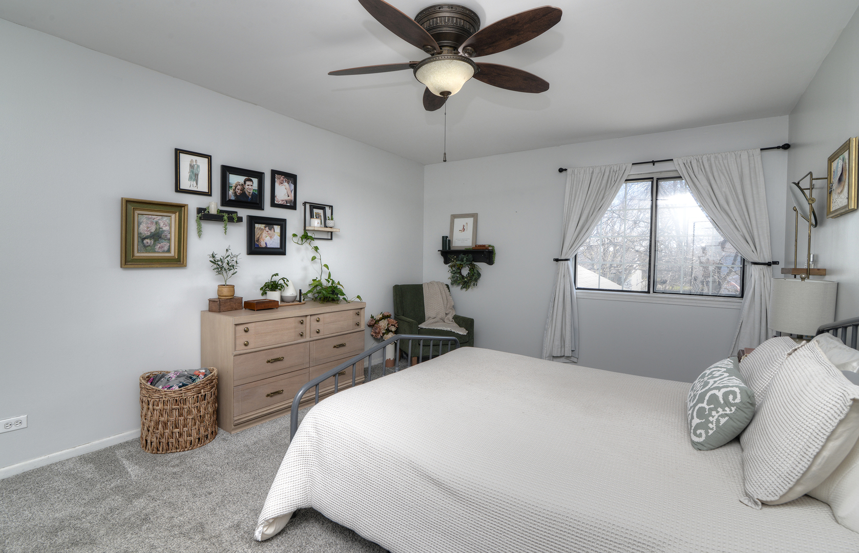 460 Danbury Drive, Carol Stream, IL 60188