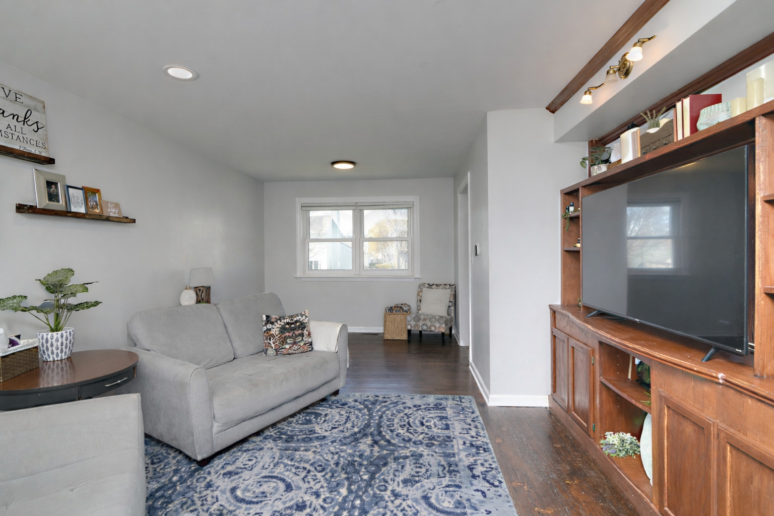 460 Danbury Drive, Carol Stream, IL 60188