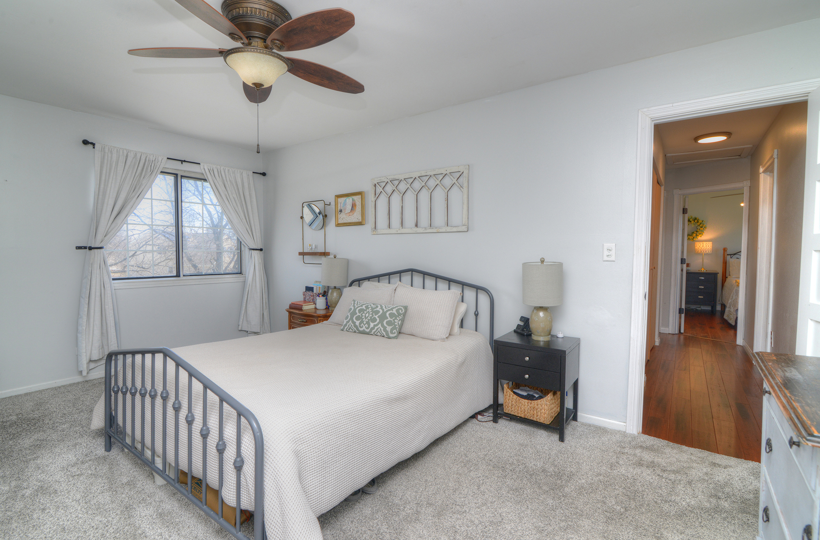 460 Danbury Drive, Carol Stream, IL 60188