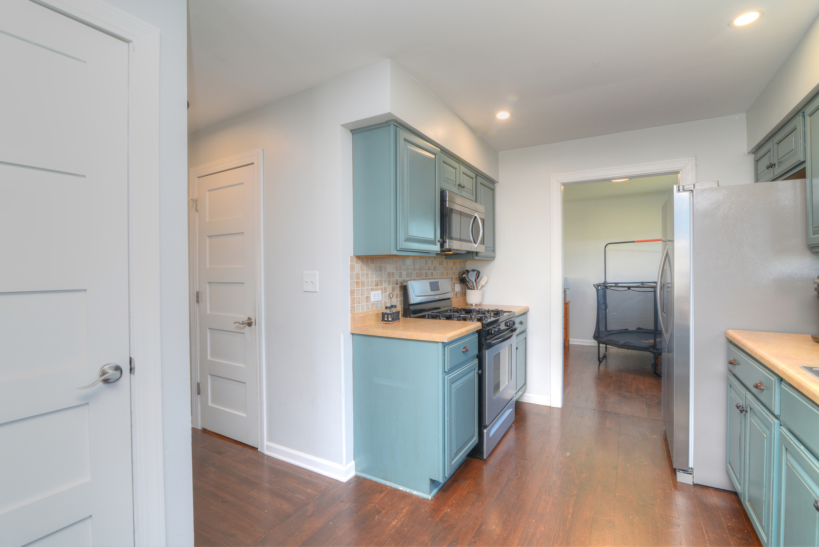 460 Danbury Drive, Carol Stream, IL 60188