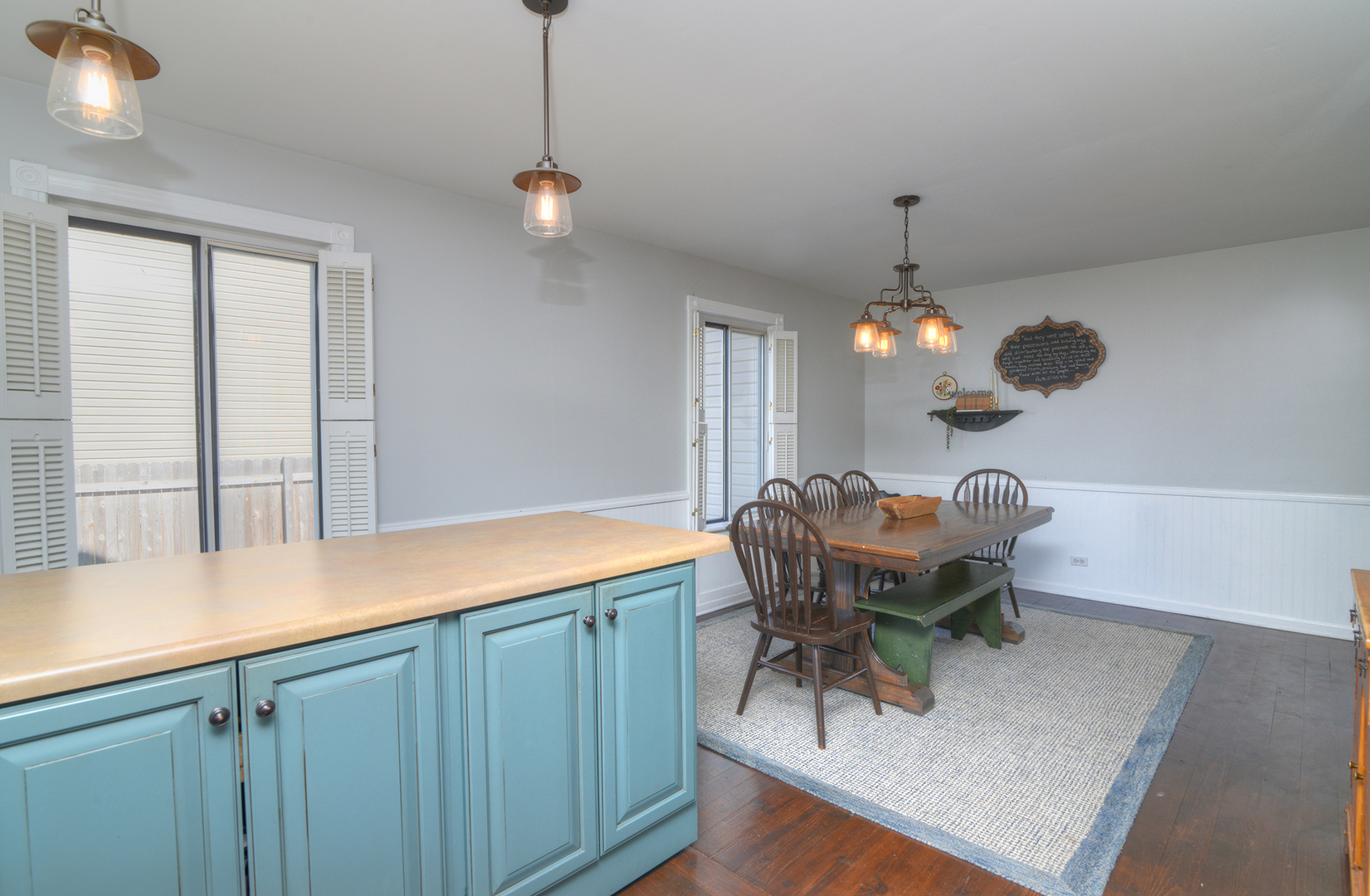 460 Danbury Drive, Carol Stream, IL 60188