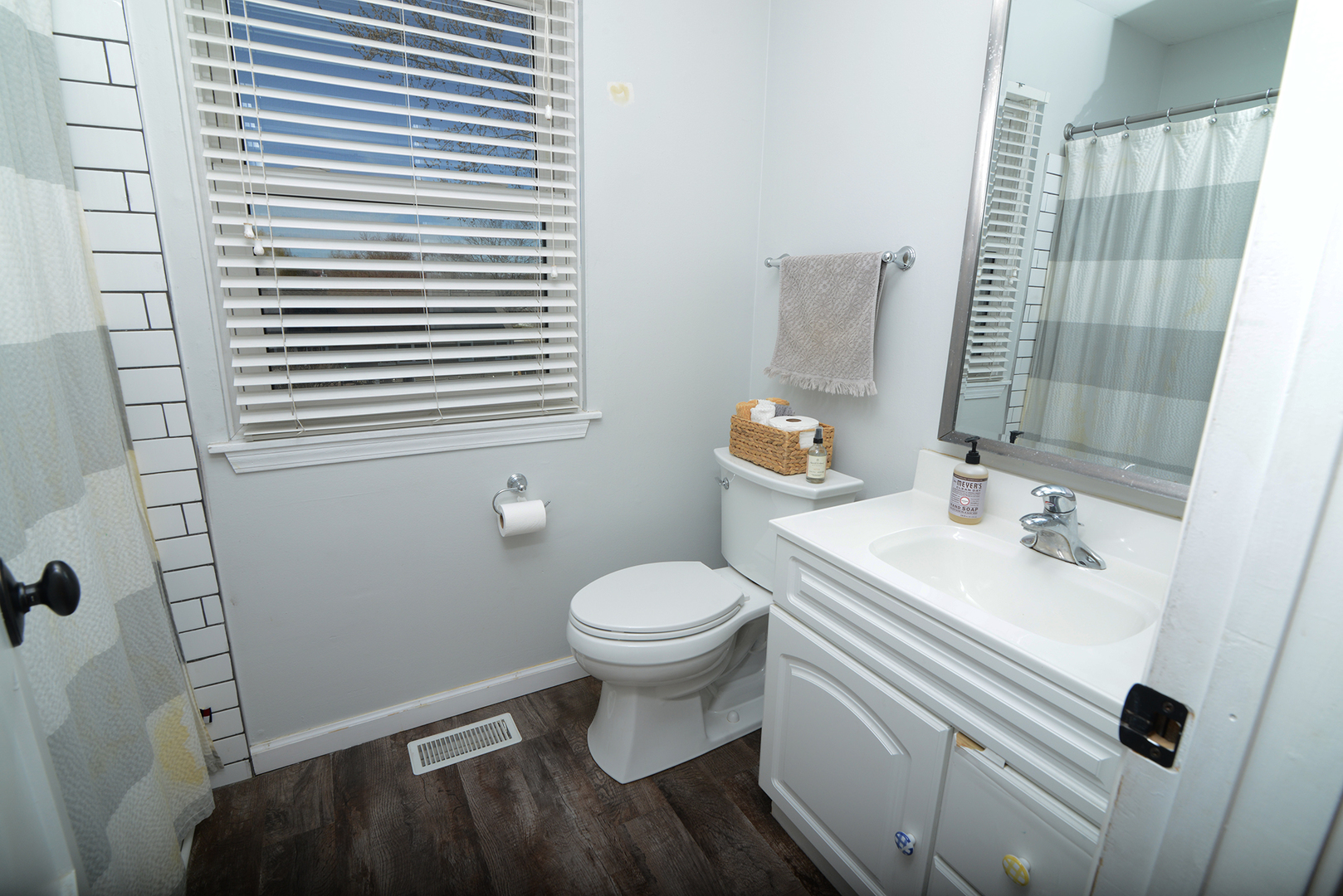 460 Danbury Drive, Carol Stream, IL 60188