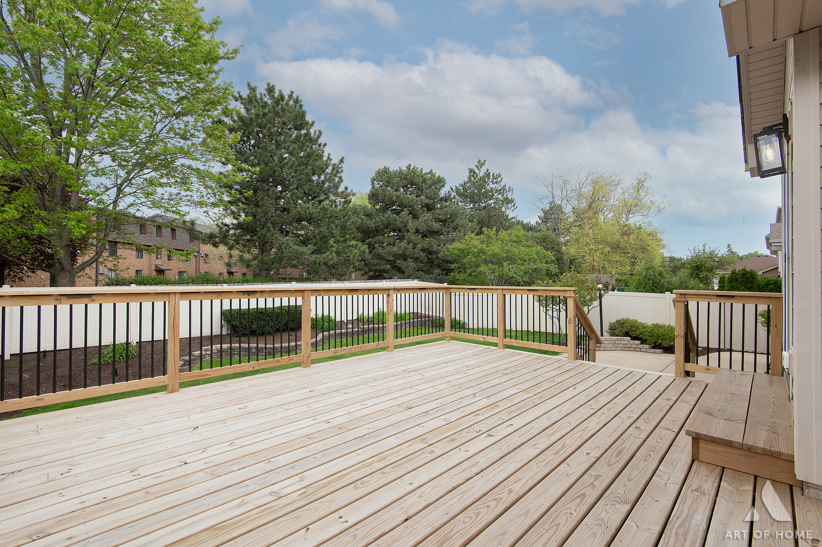 571 N Veterans Parkway, Addison, IL 60101